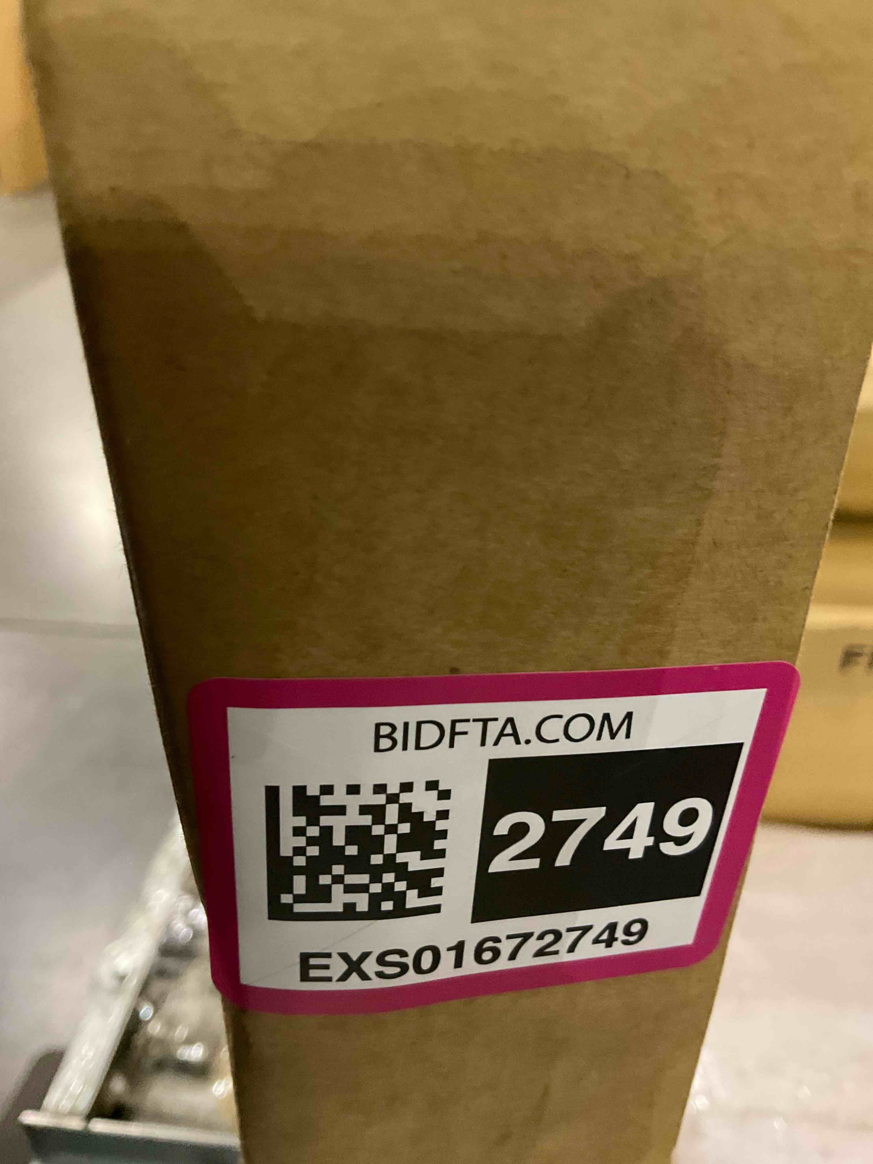 https://s3.amazonaws.com/lotting-images-prod/BargainHunt/EXS01672749_1715949554945.jpeg