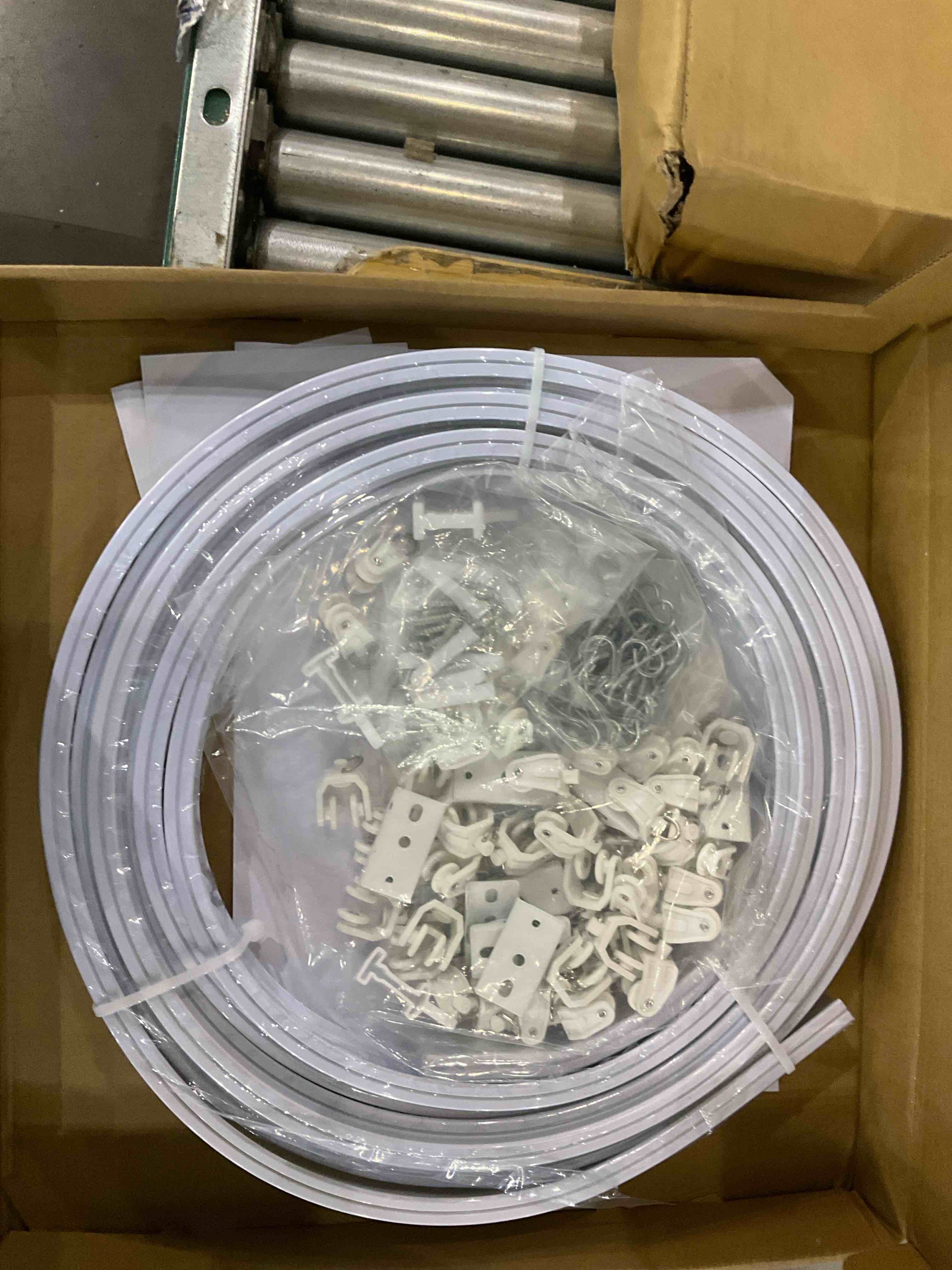 https://s3.amazonaws.com/lotting-images-prod/BargainHunt/EXS01672750_1715949603233.jpeg