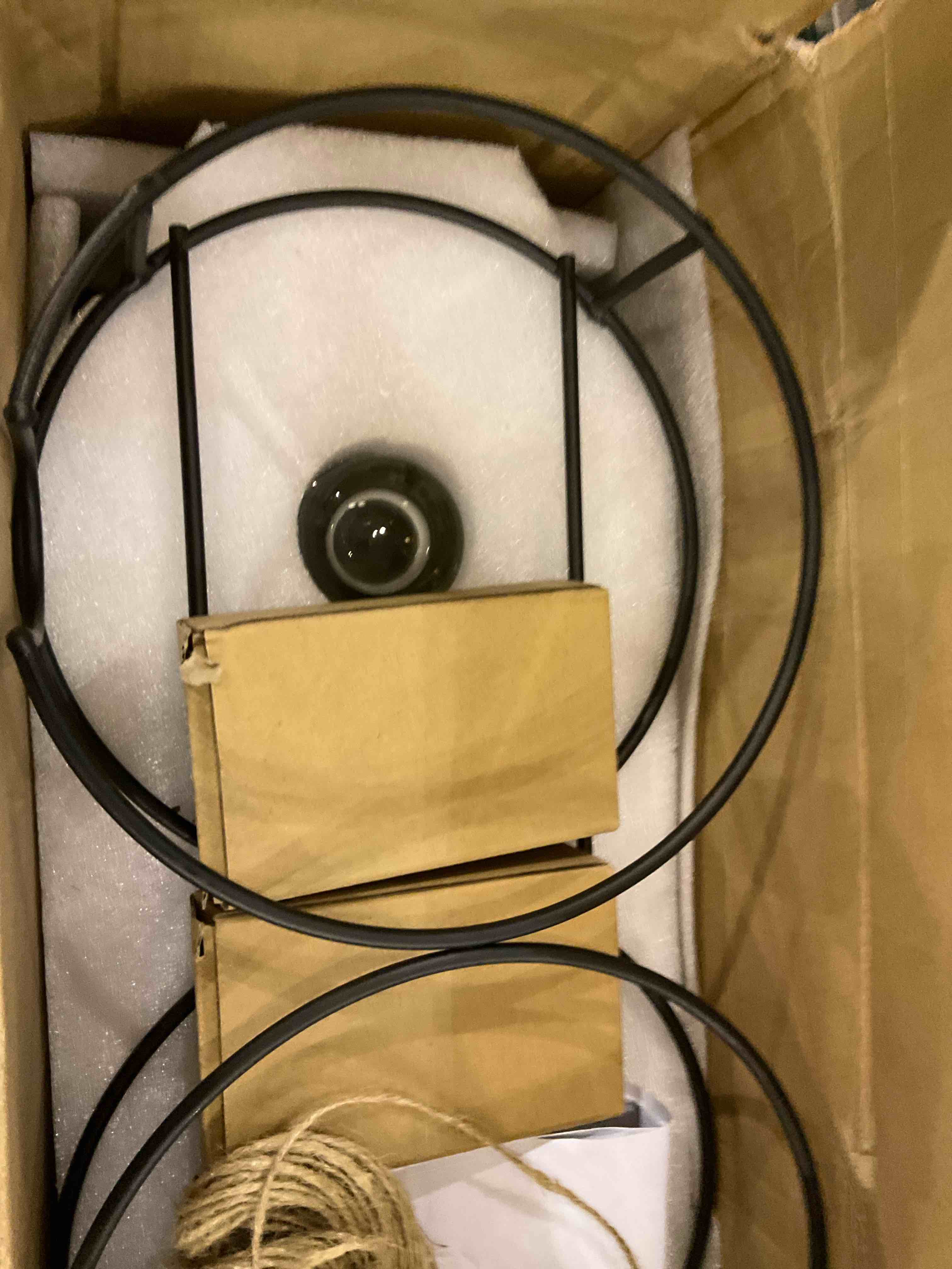 https://s3.amazonaws.com/lotting-images-prod/BargainHunt/EXS01672822_1715965541787.jpeg