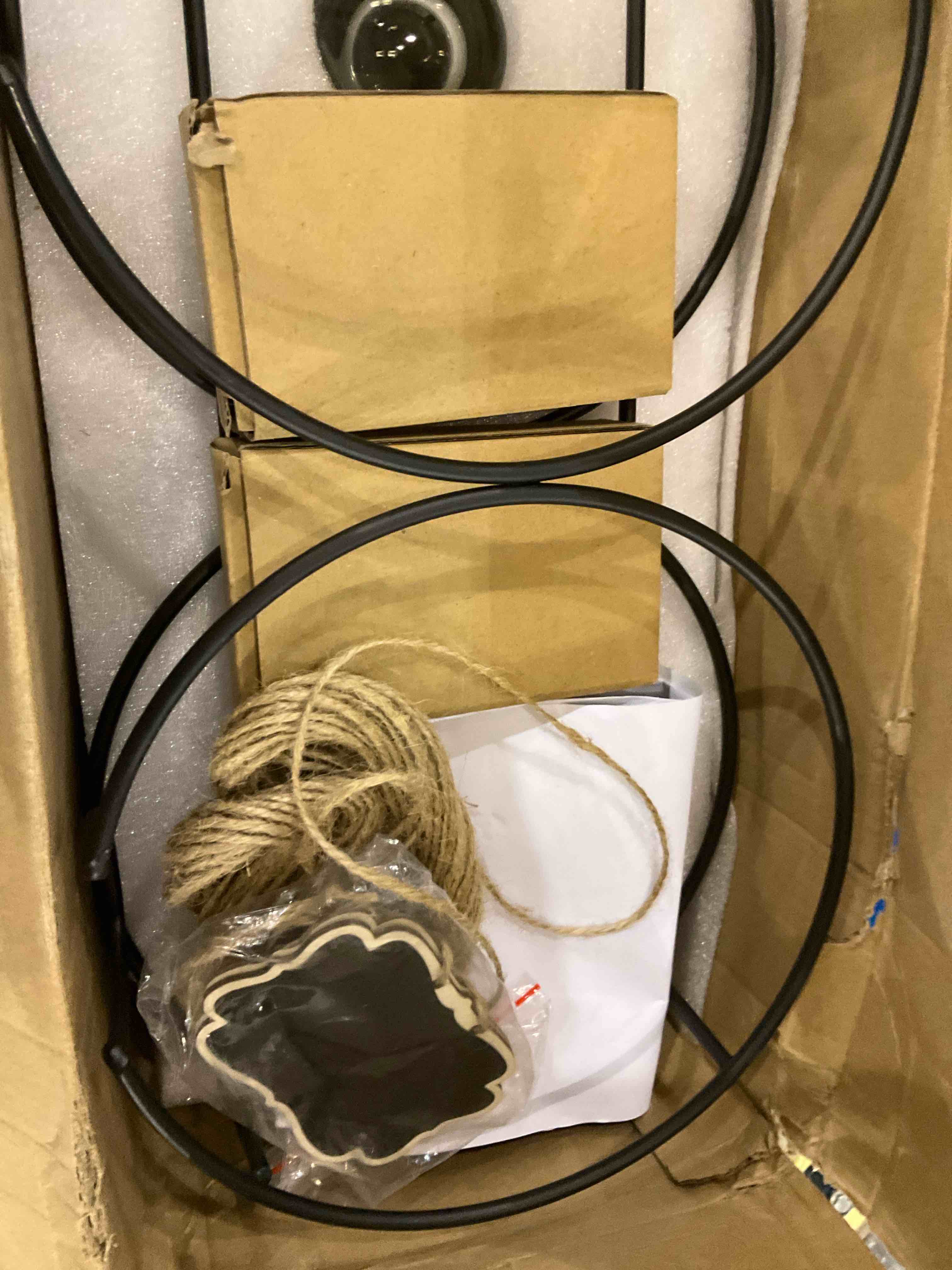 https://s3.amazonaws.com/lotting-images-prod/BargainHunt/EXS01672822_1715965542738.jpeg