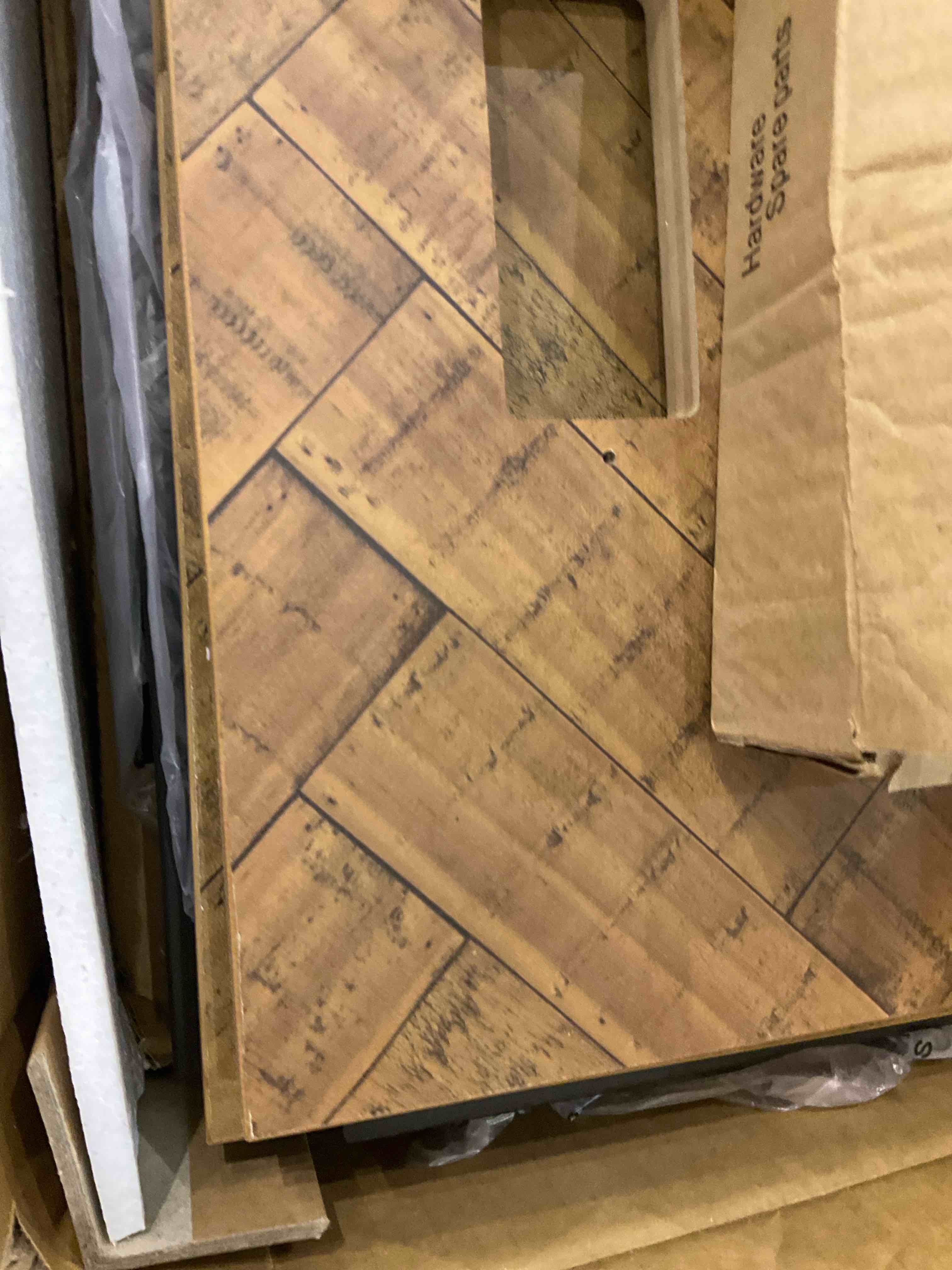 https://s3.amazonaws.com/lotting-images-prod/BargainHunt/EXS01672875_1716206742839.jpeg