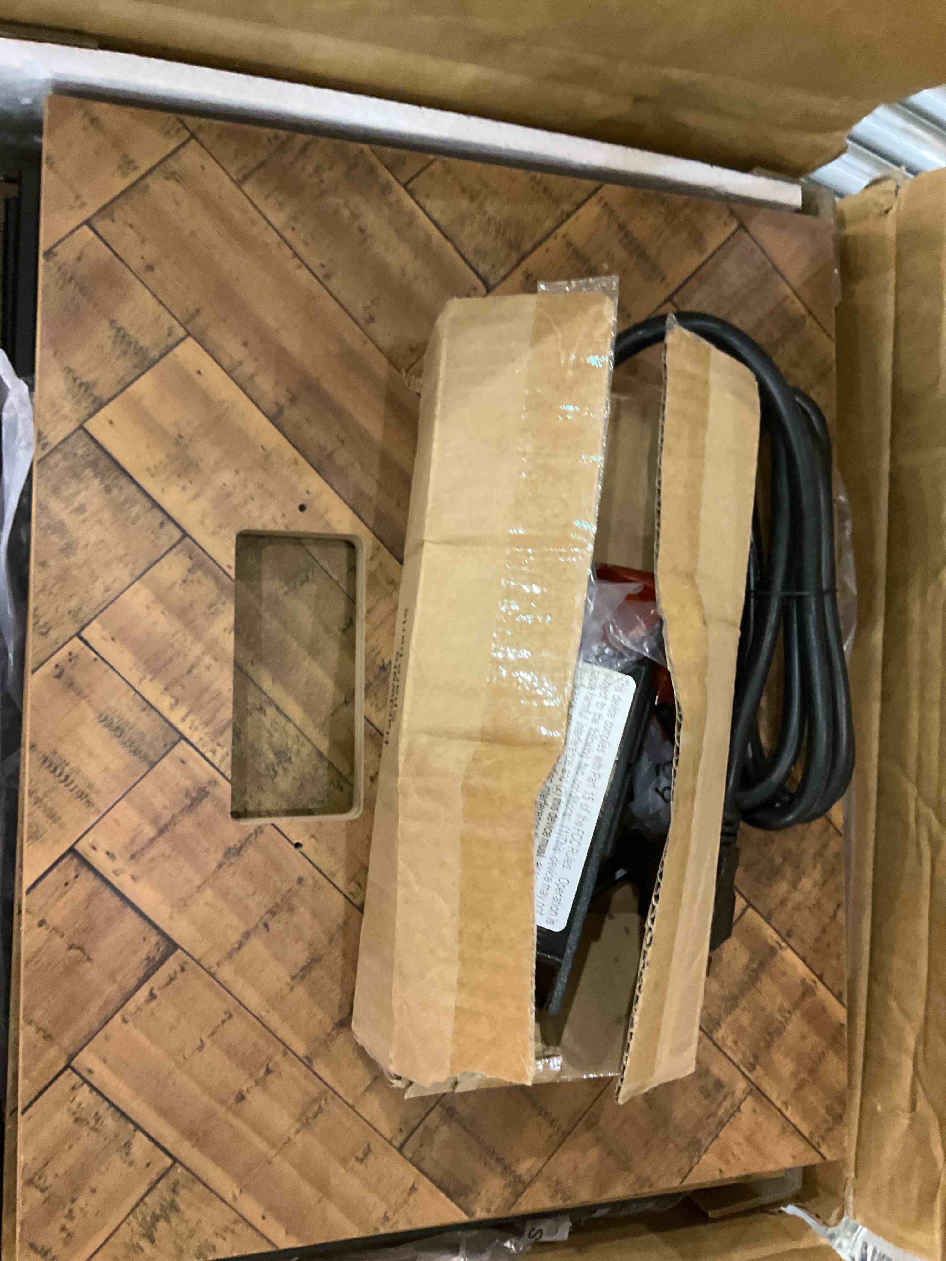 https://s3.amazonaws.com/lotting-images-prod/BargainHunt/EXS01672875_1716206744165.jpeg