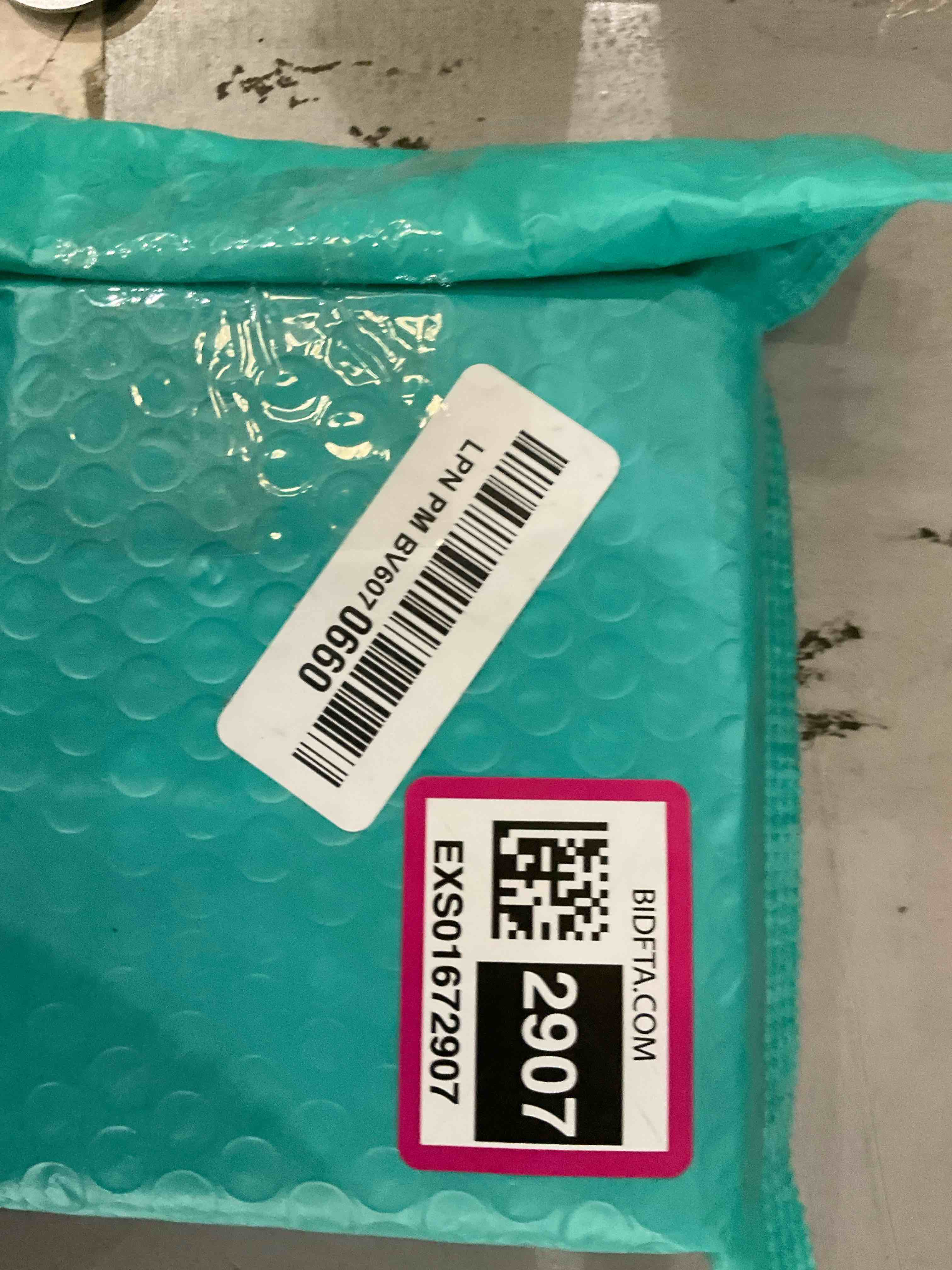 https://s3.amazonaws.com/lotting-images-prod/BargainHunt/EXS01672907_1716215628669.jpeg