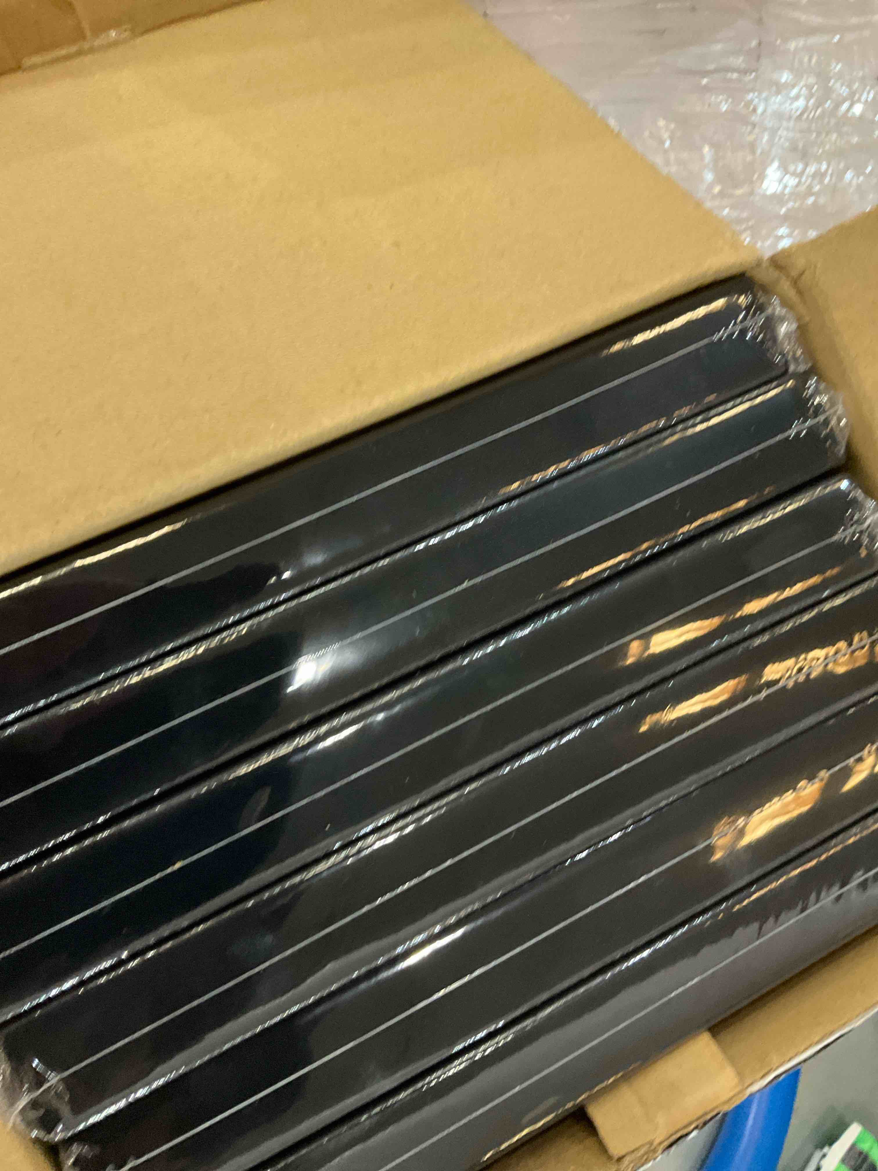 https://s3.amazonaws.com/lotting-images-prod/BargainHunt/EXS01672908_1716215780395.jpeg