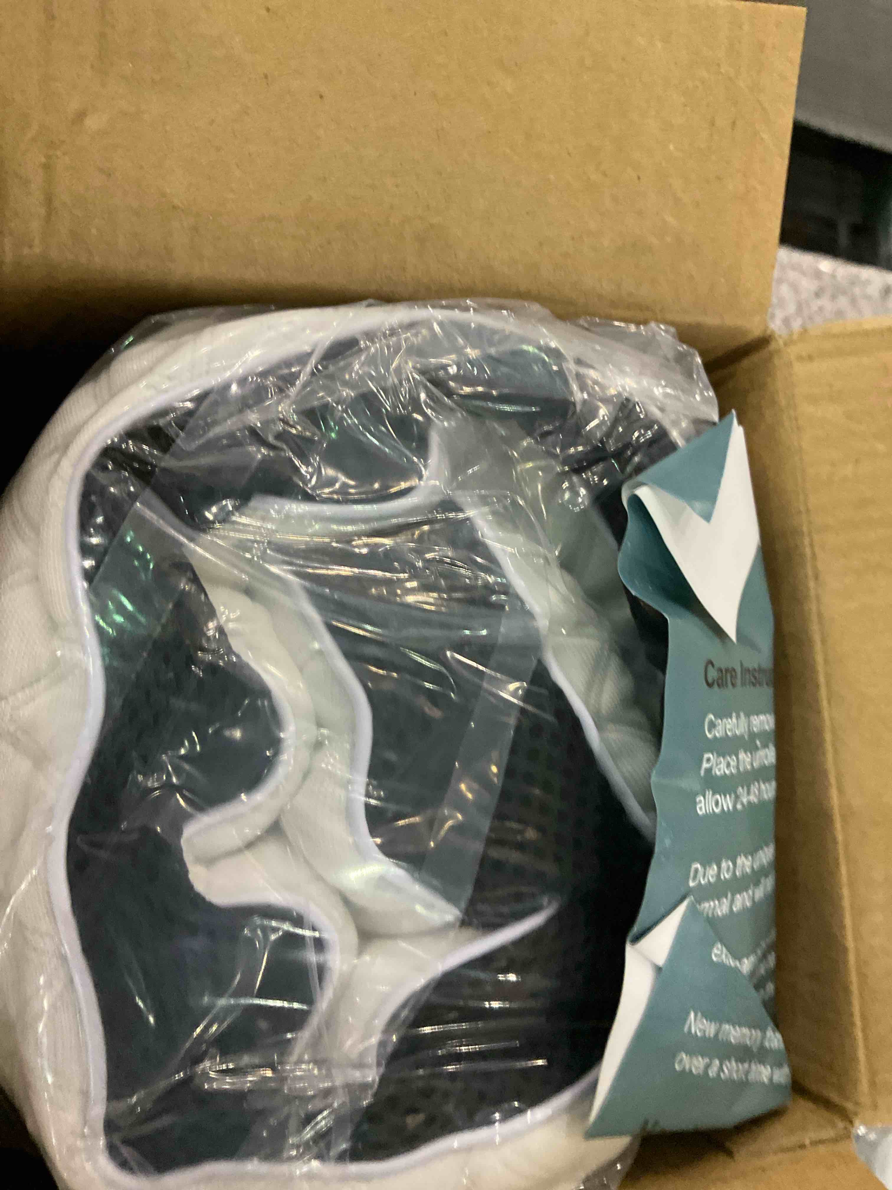 https://s3.amazonaws.com/lotting-images-prod/BargainHunt/EXS01673062_1713538926170.jpeg