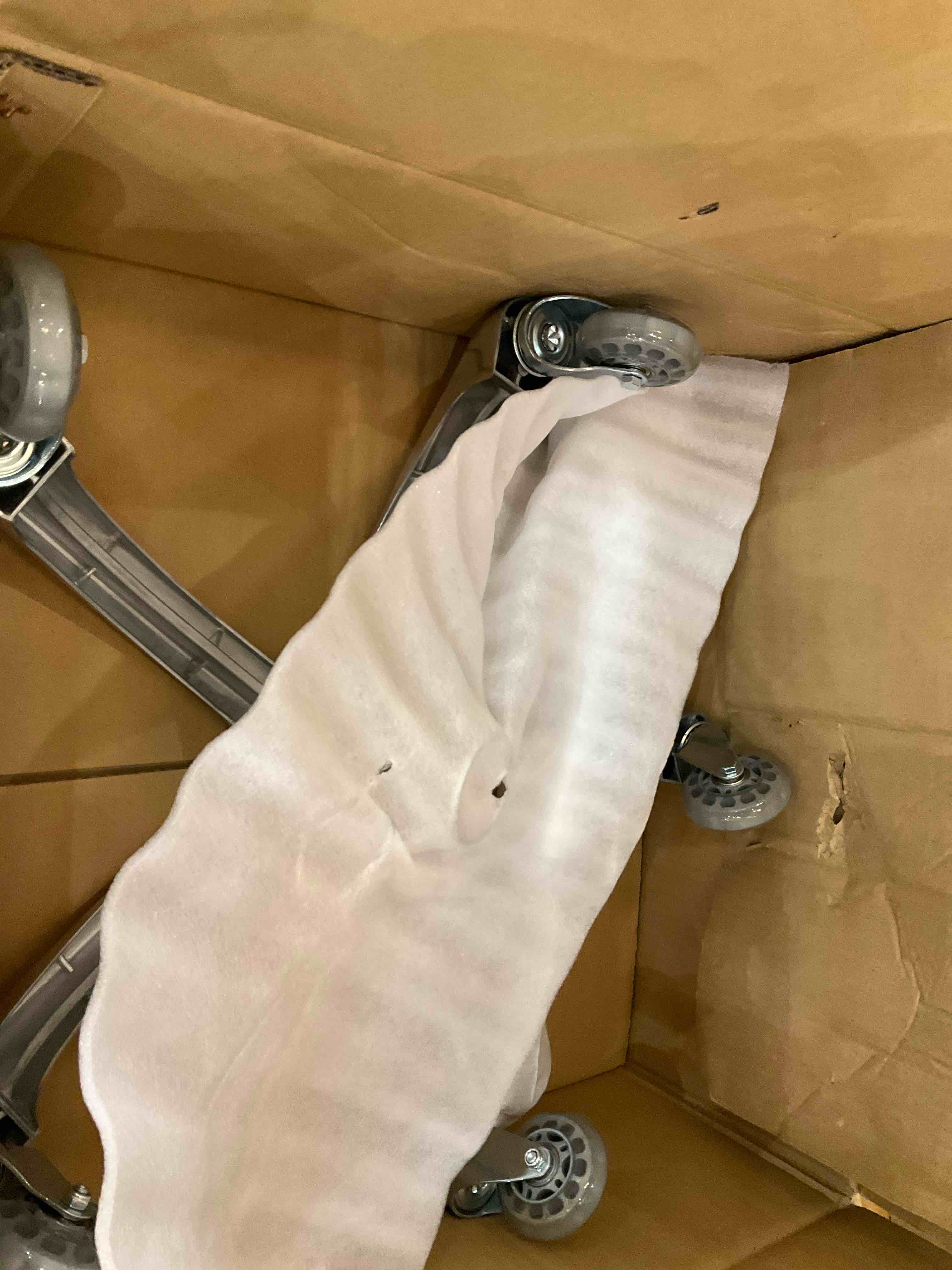 https://s3.amazonaws.com/lotting-images-prod/BargainHunt/EXS01673202_1713806411885.jpeg