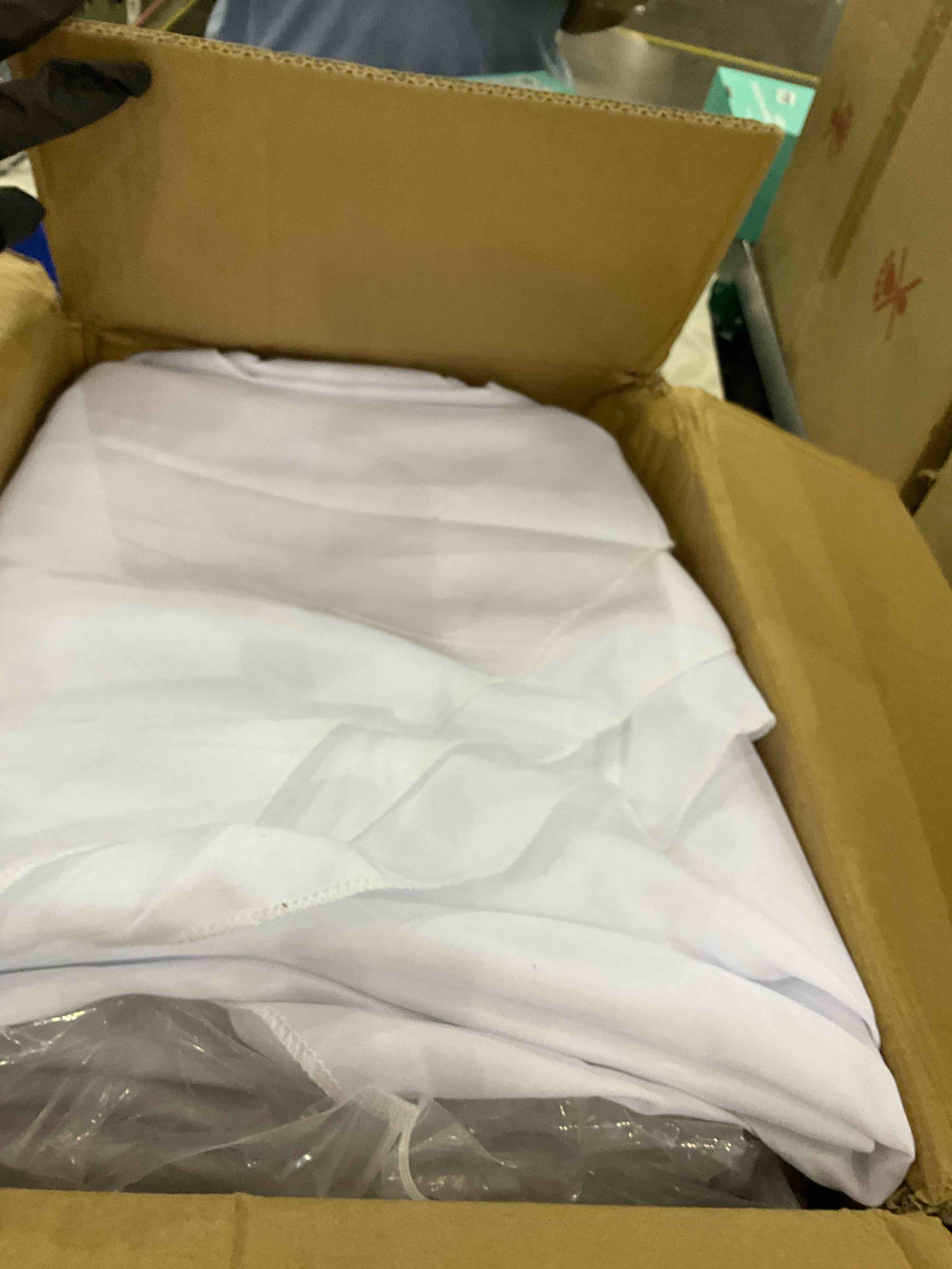 https://s3.amazonaws.com/lotting-images-prod/BargainHunt/EXS01674238_1715780491217.jpeg