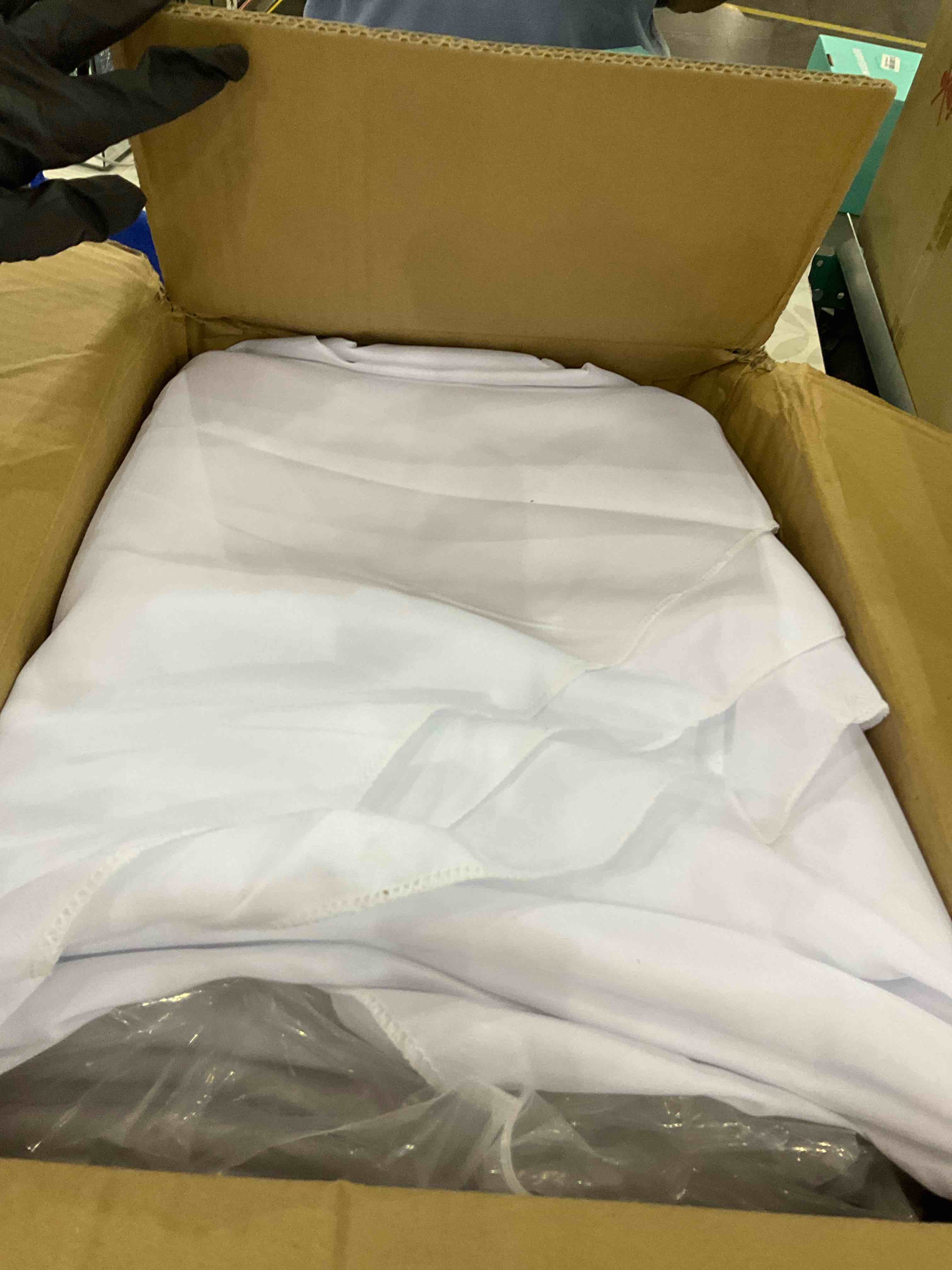 https://s3.amazonaws.com/lotting-images-prod/BargainHunt/EXS01674238_1715780492325.jpeg