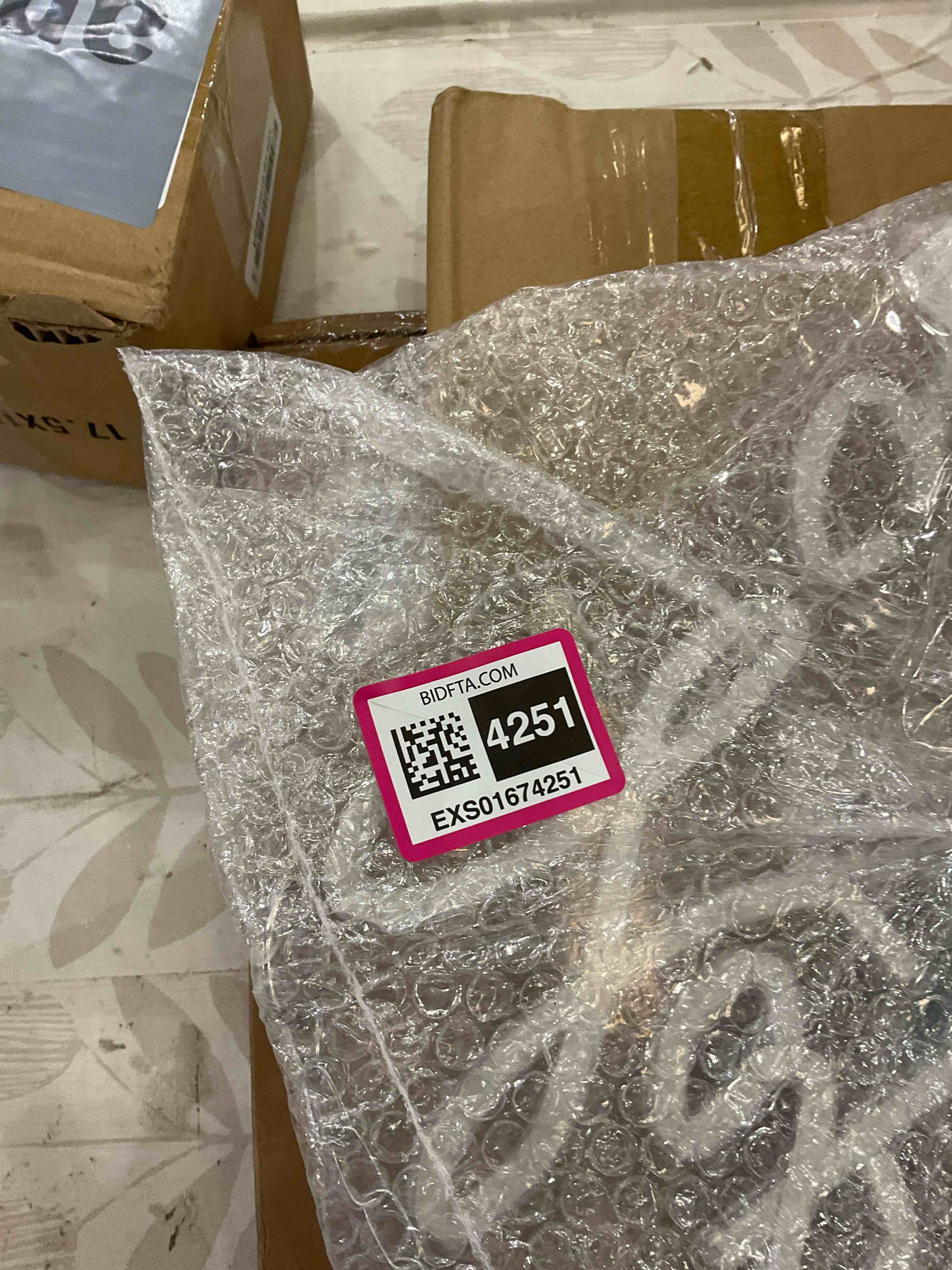 https://s3.amazonaws.com/lotting-images-prod/BargainHunt/EXS01674251_1715781548998.jpeg