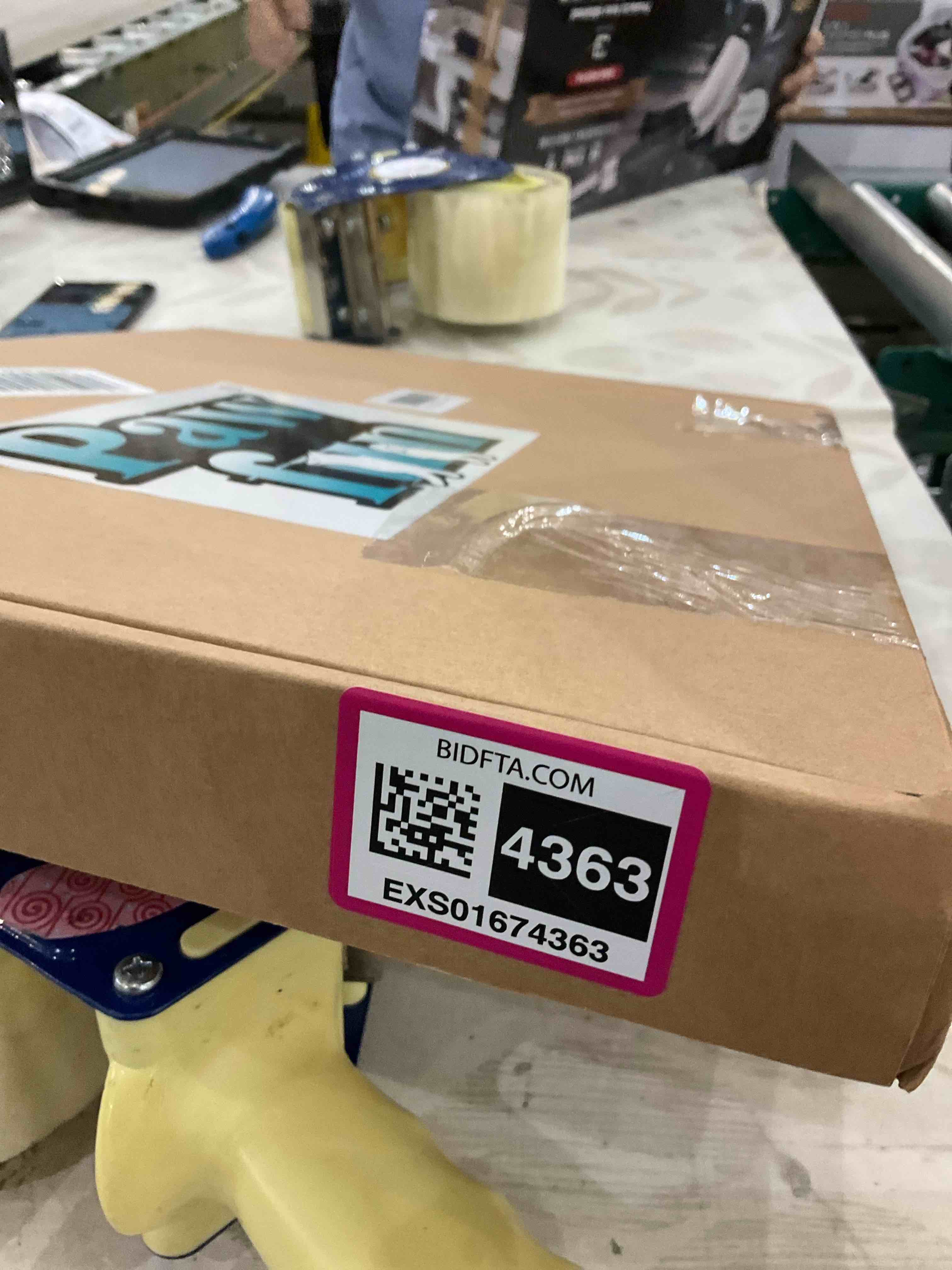 https://s3.amazonaws.com/lotting-images-prod/BargainHunt/EXS01674363_1715794943197.jpeg