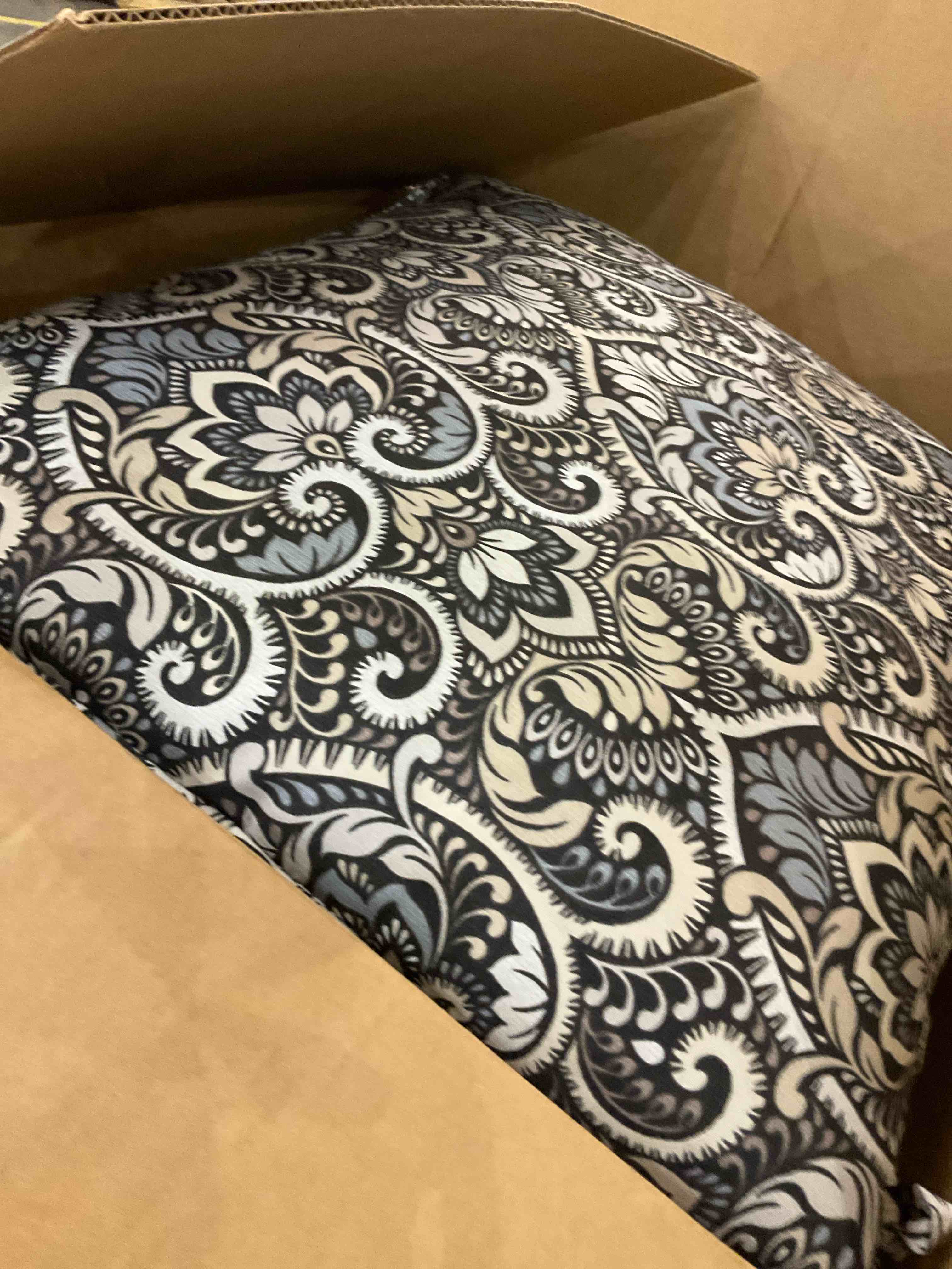 https://s3.amazonaws.com/lotting-images-prod/BargainHunt/EXS01674368_1715795534638.jpeg