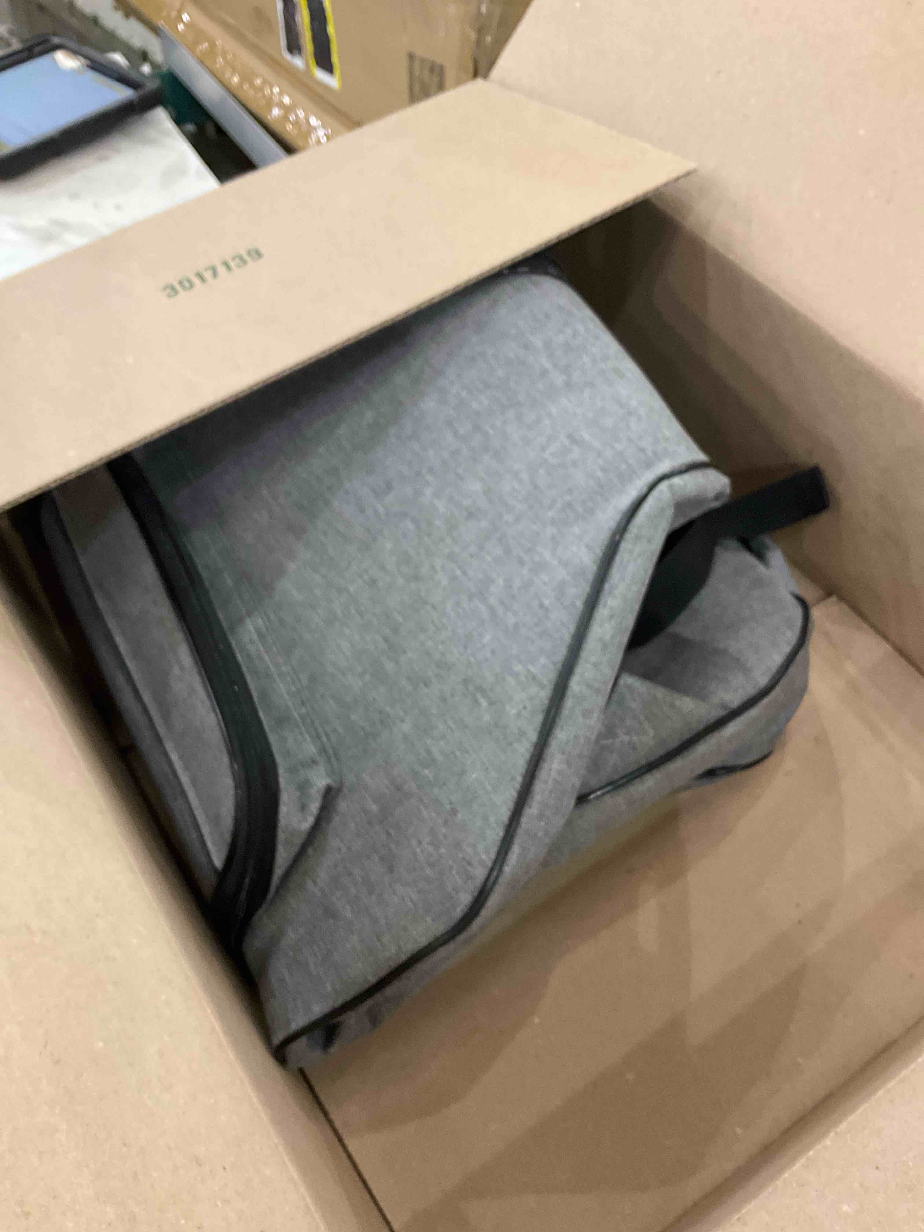 https://s3.amazonaws.com/lotting-images-prod/BargainHunt/EXS01674390_1715800083939.jpeg