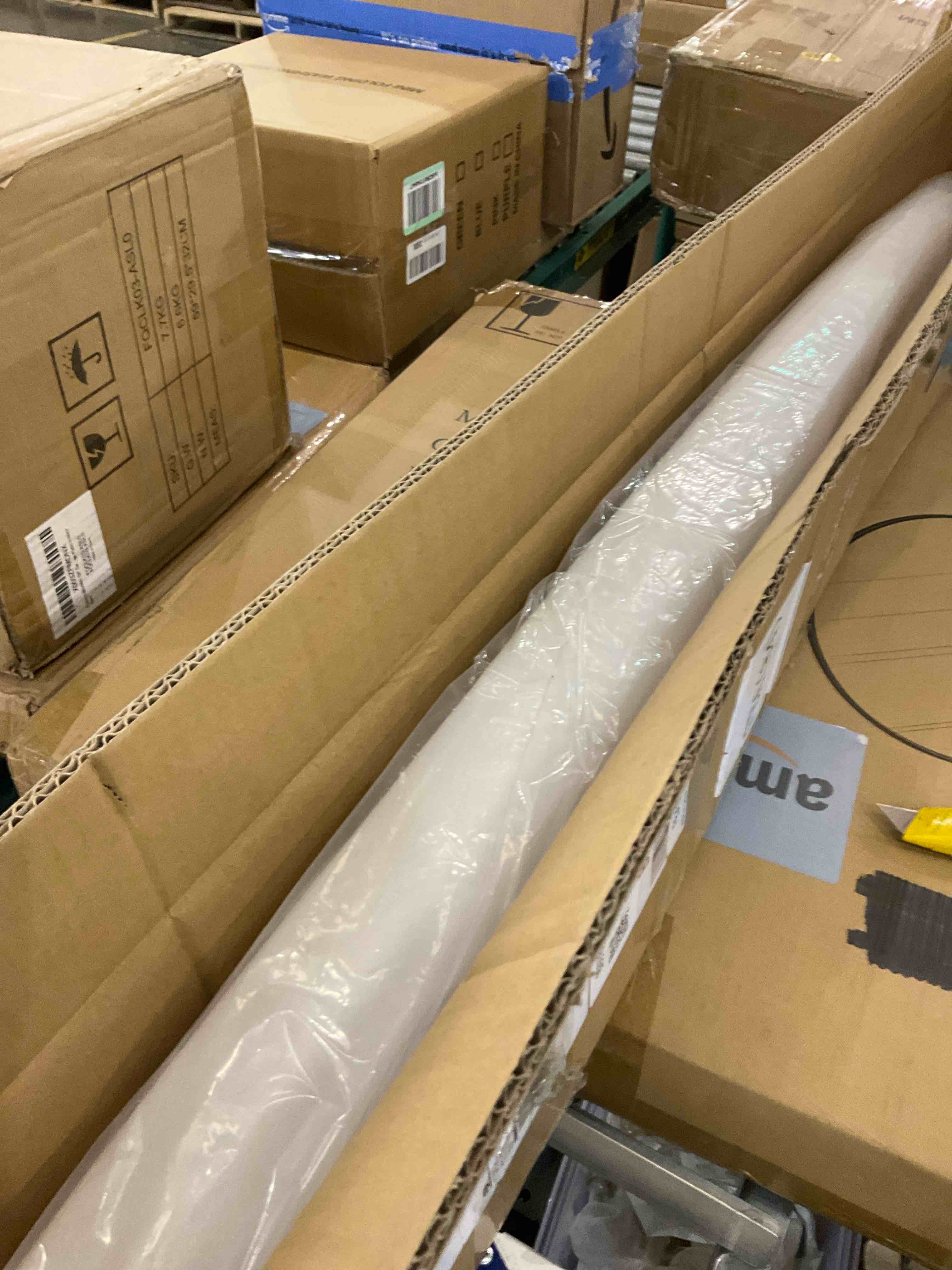 https://s3.amazonaws.com/lotting-images-prod/BargainHunt/EXS01674392_1715800272876.jpeg