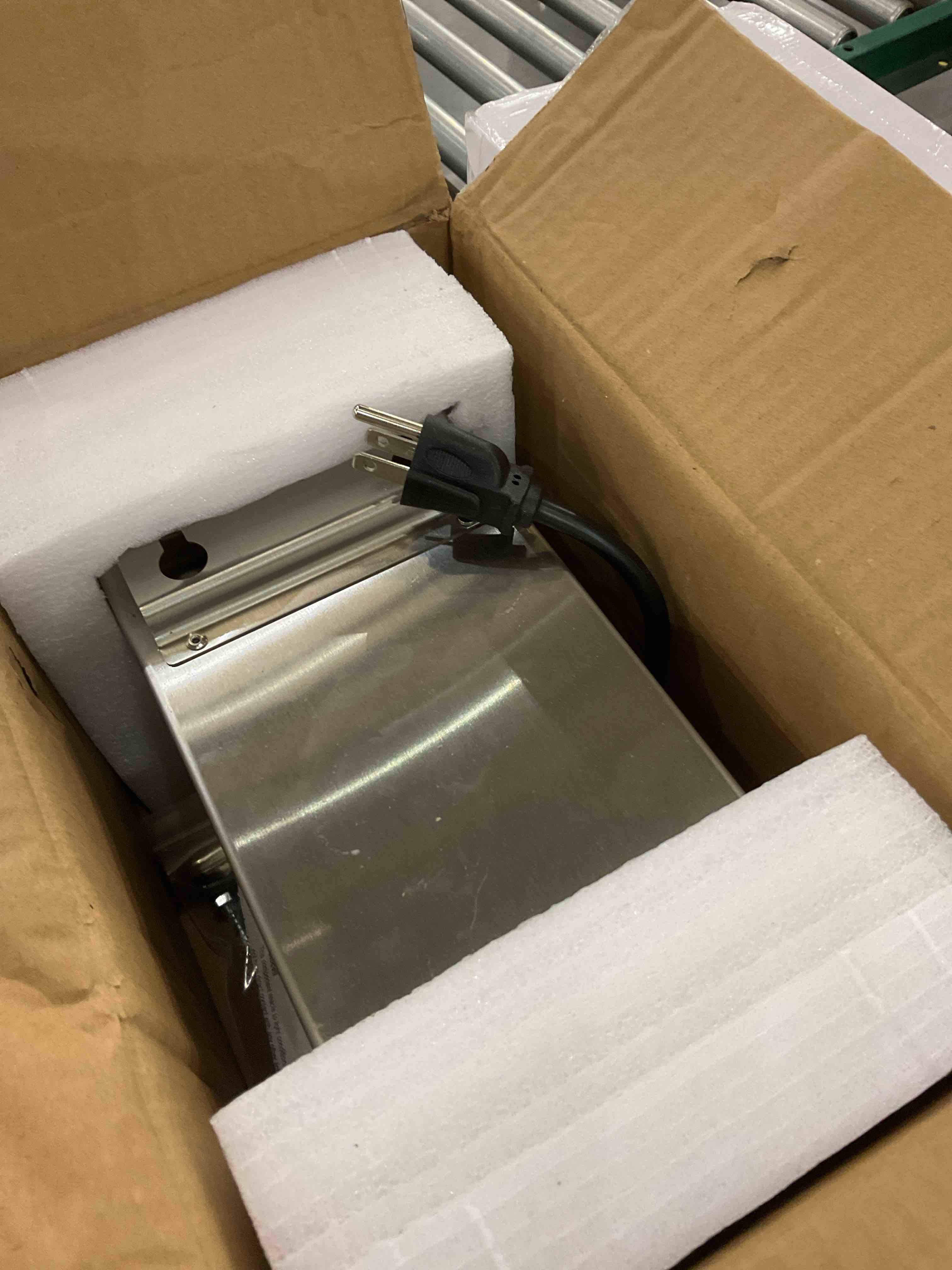 https://s3.amazonaws.com/lotting-images-prod/BargainHunt/EXS01674488_1715869668295.jpeg