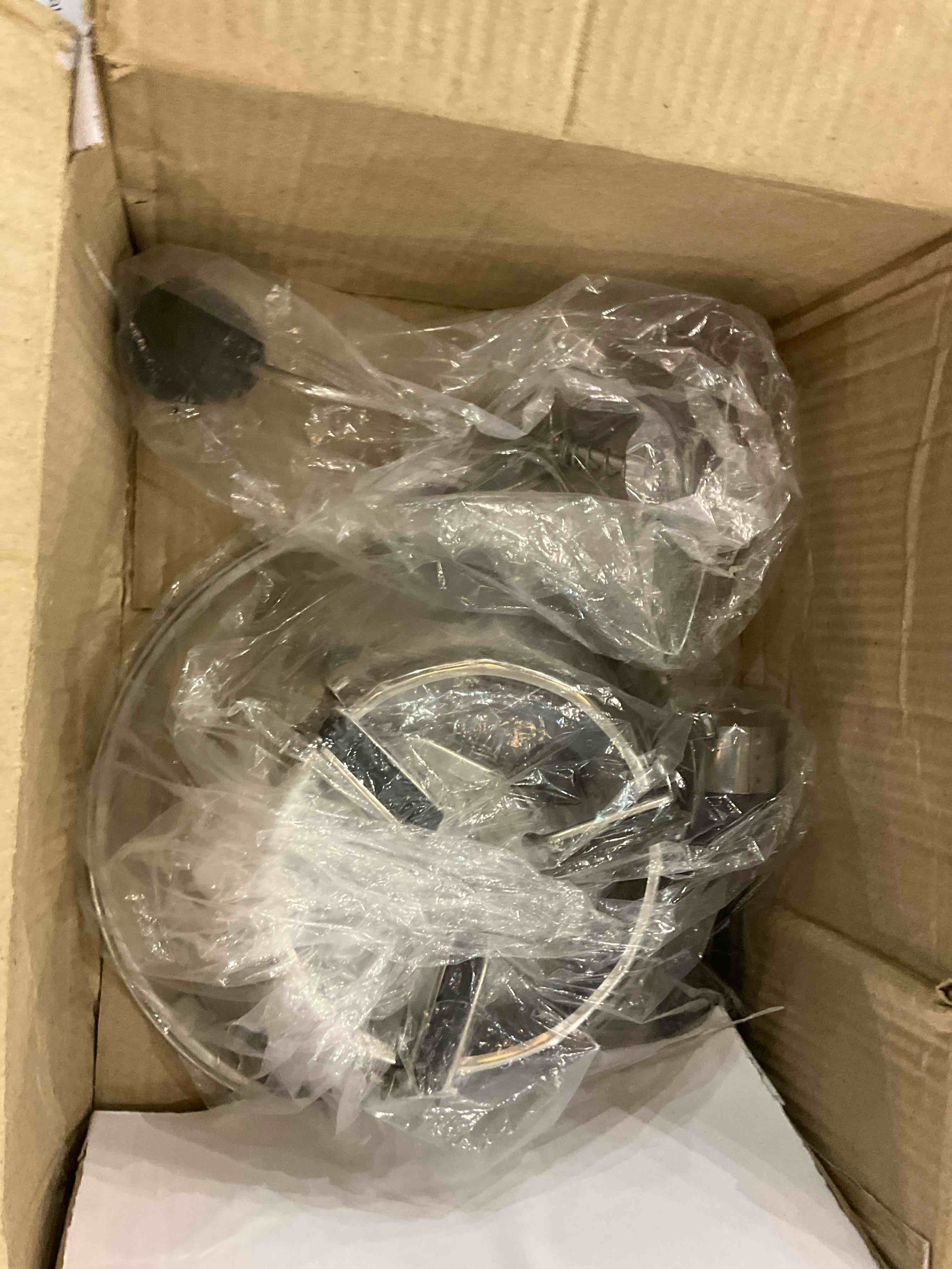https://s3.amazonaws.com/lotting-images-prod/BargainHunt/EXS01674738_1714395303843.jpeg