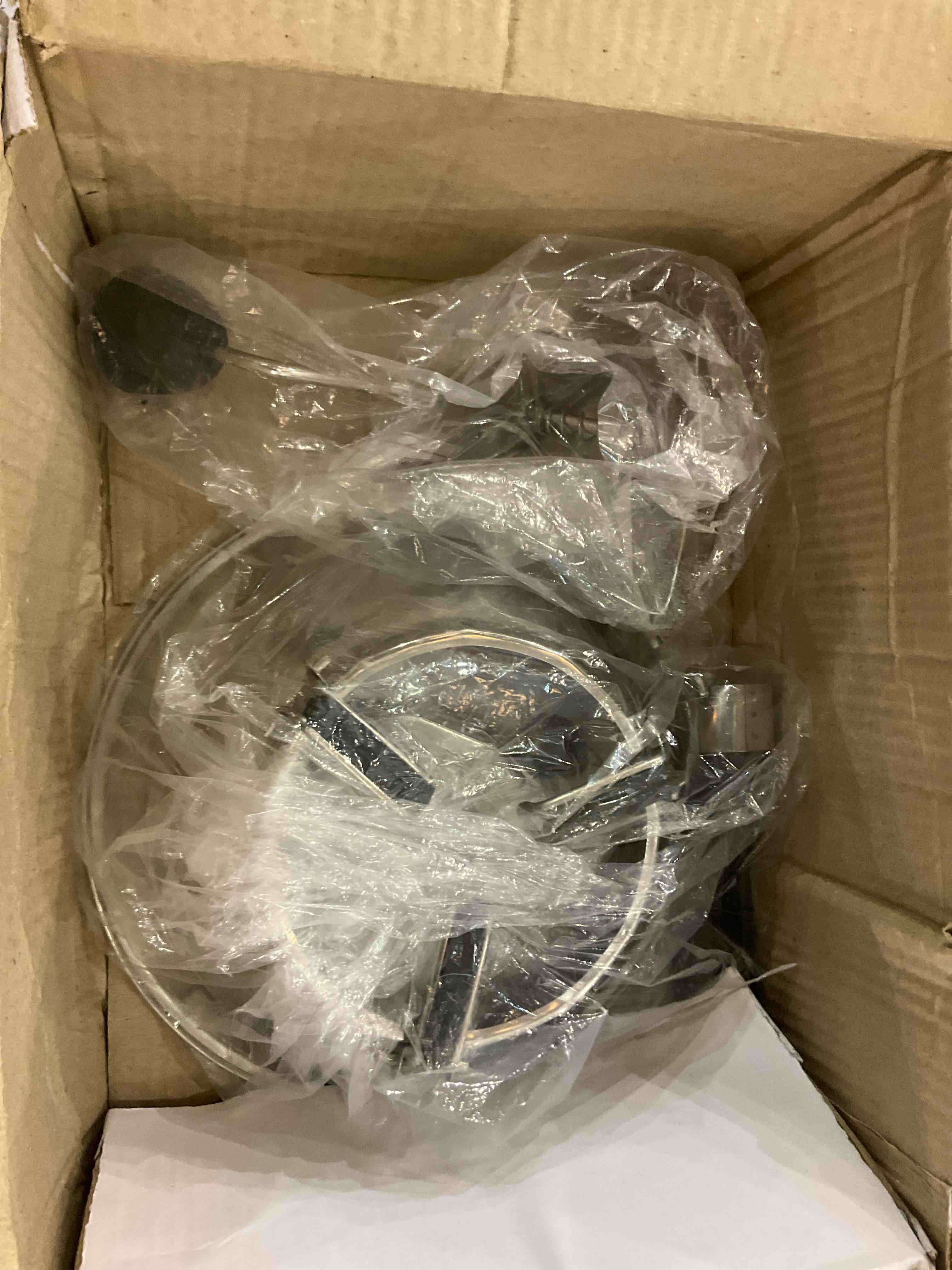 https://s3.amazonaws.com/lotting-images-prod/BargainHunt/EXS01674738_1714395304599.jpeg