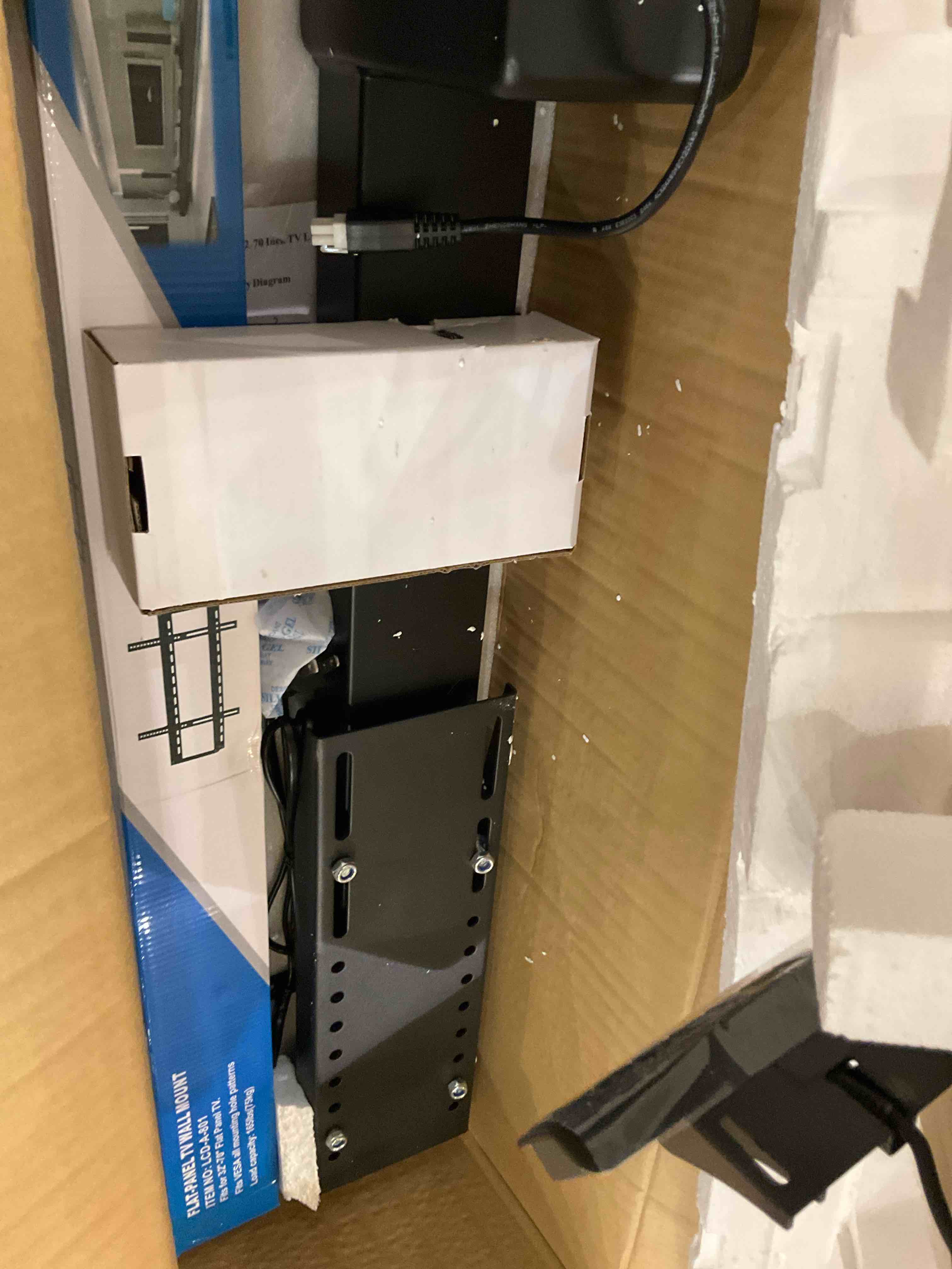 https://s3.amazonaws.com/lotting-images-prod/BargainHunt/EXS01674899_1714487231756.jpeg