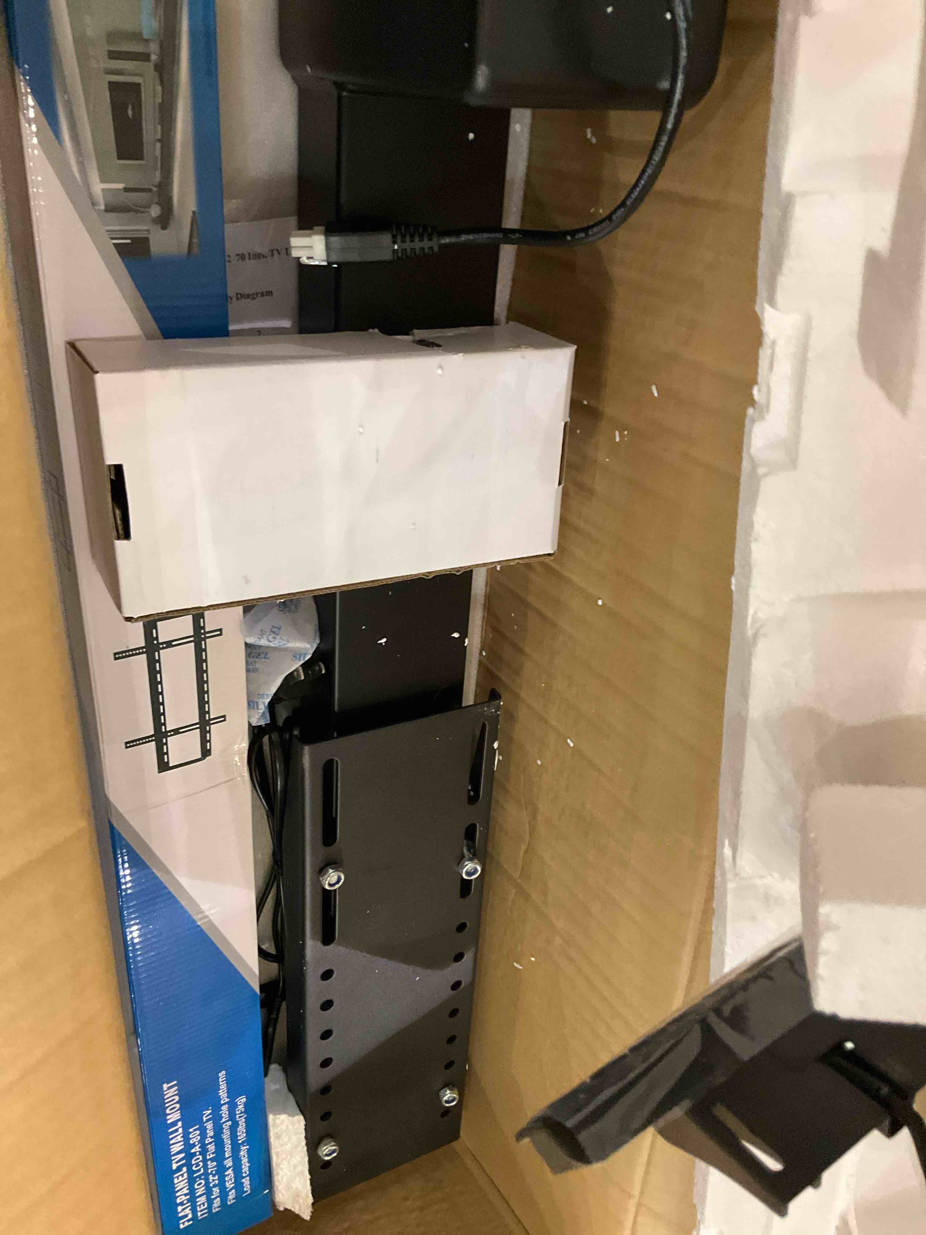 https://s3.amazonaws.com/lotting-images-prod/BargainHunt/EXS01674899_1714487232729.jpeg
