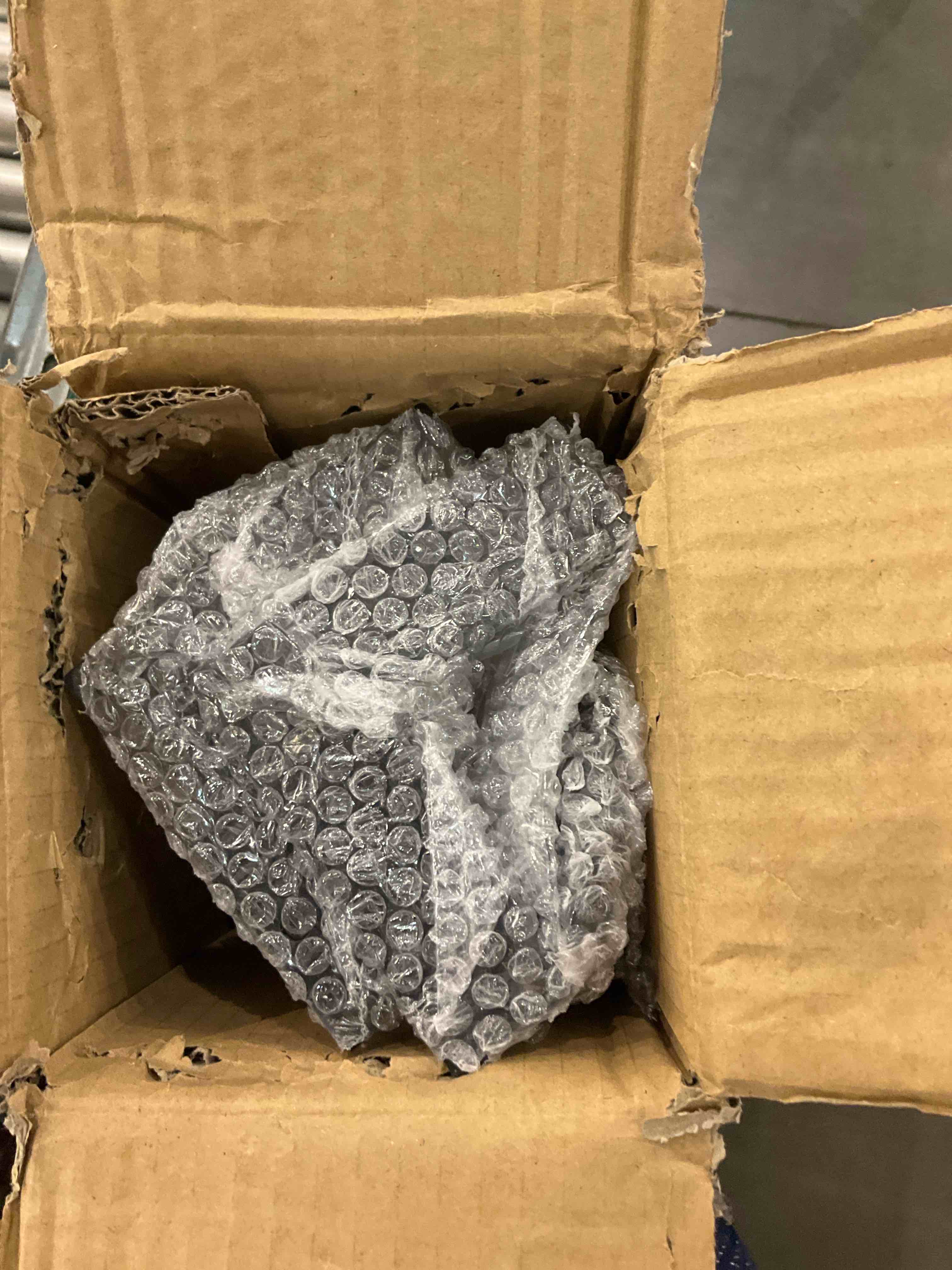 https://s3.amazonaws.com/lotting-images-prod/BargainHunt/EXS01674924_1714490532914.jpeg