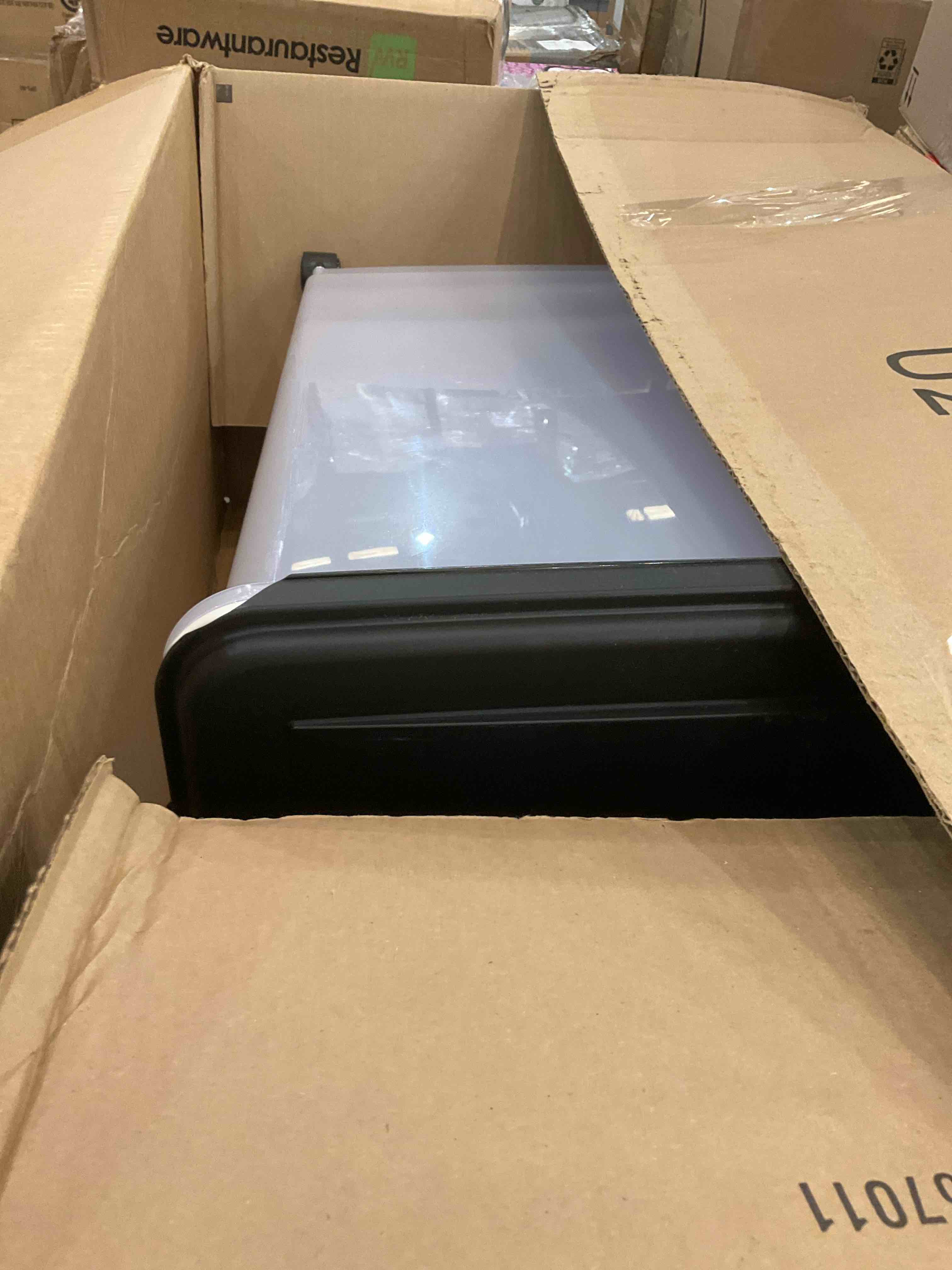 https://s3.amazonaws.com/lotting-images-prod/BargainHunt/EXS01675212_1713891821626.jpeg