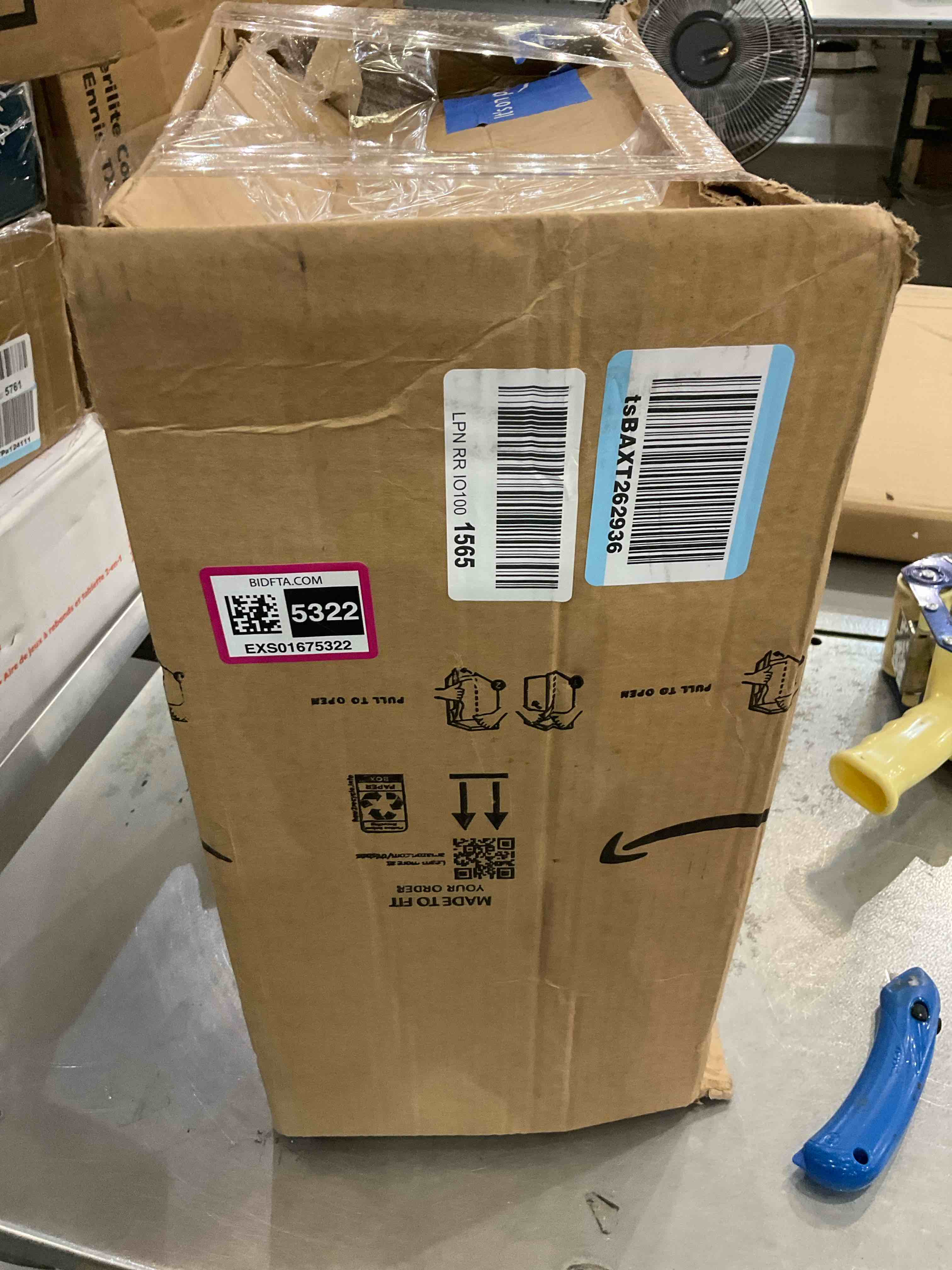 https://s3.amazonaws.com/lotting-images-prod/BargainHunt/EXS01675322_1713966621752.jpeg