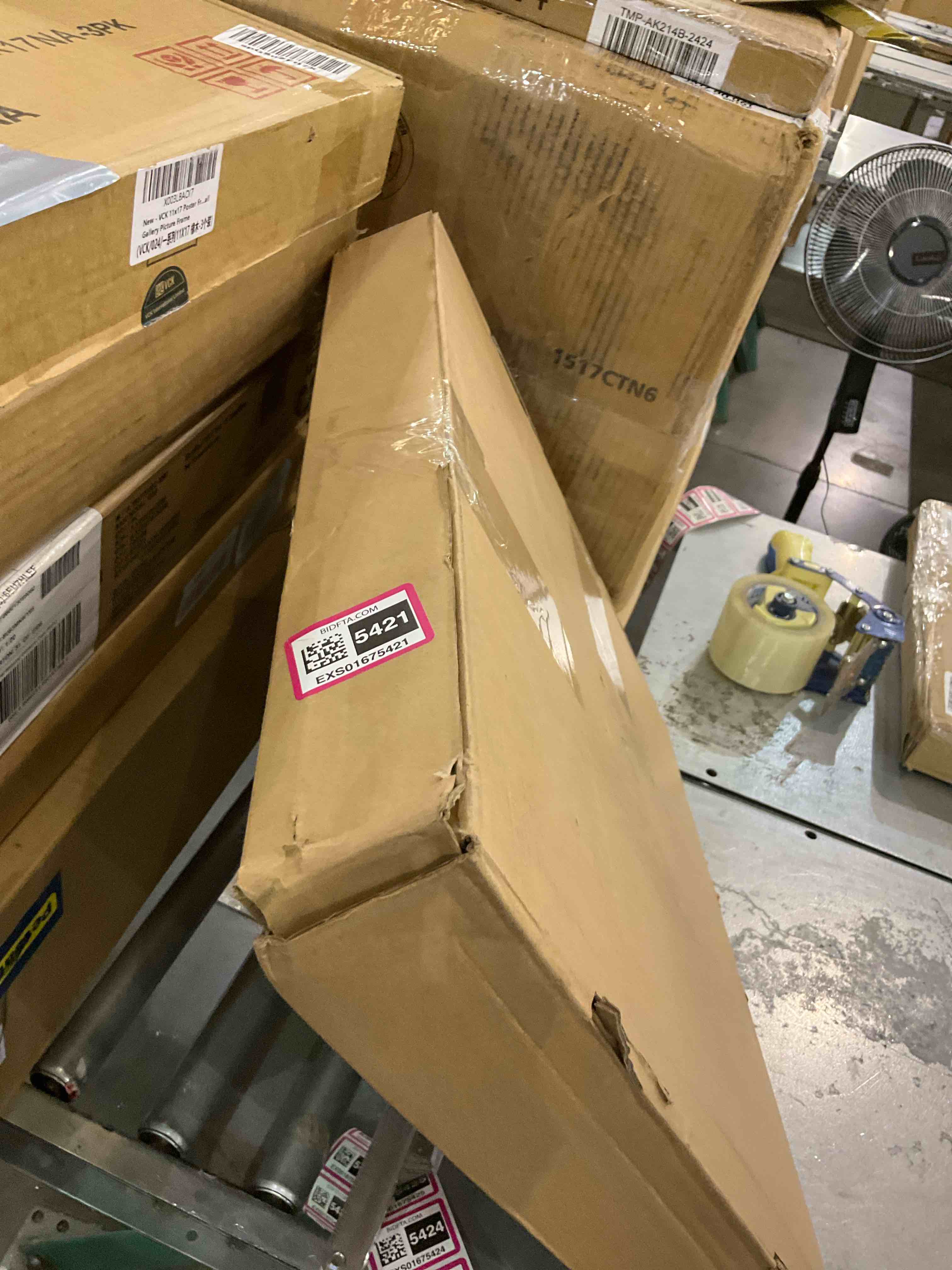 https://s3.amazonaws.com/lotting-images-prod/BargainHunt/EXS01675421_1713978266392.jpeg