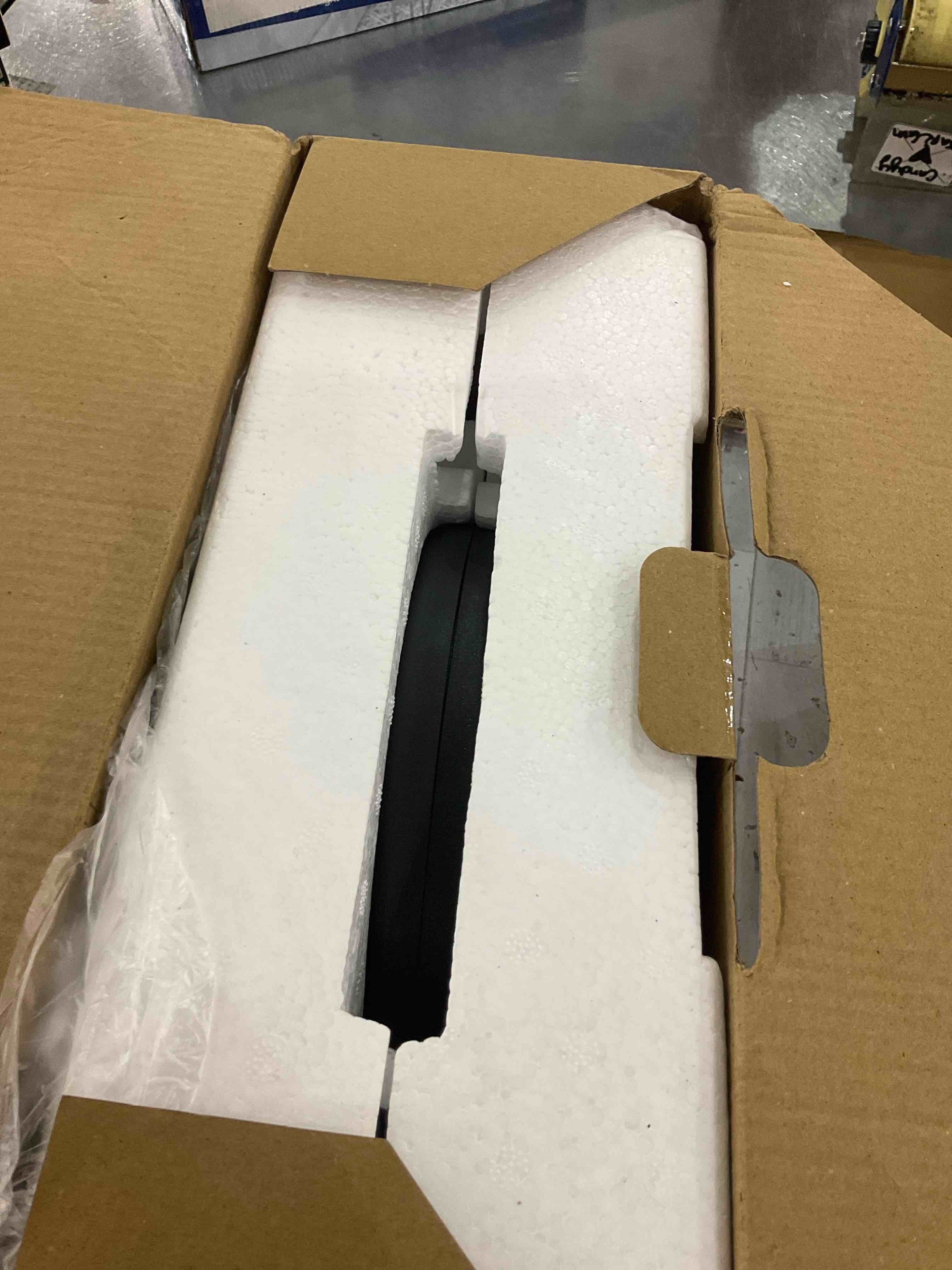 https://s3.amazonaws.com/lotting-images-prod/BargainHunt/EXS01675608_1713785859560.jpeg