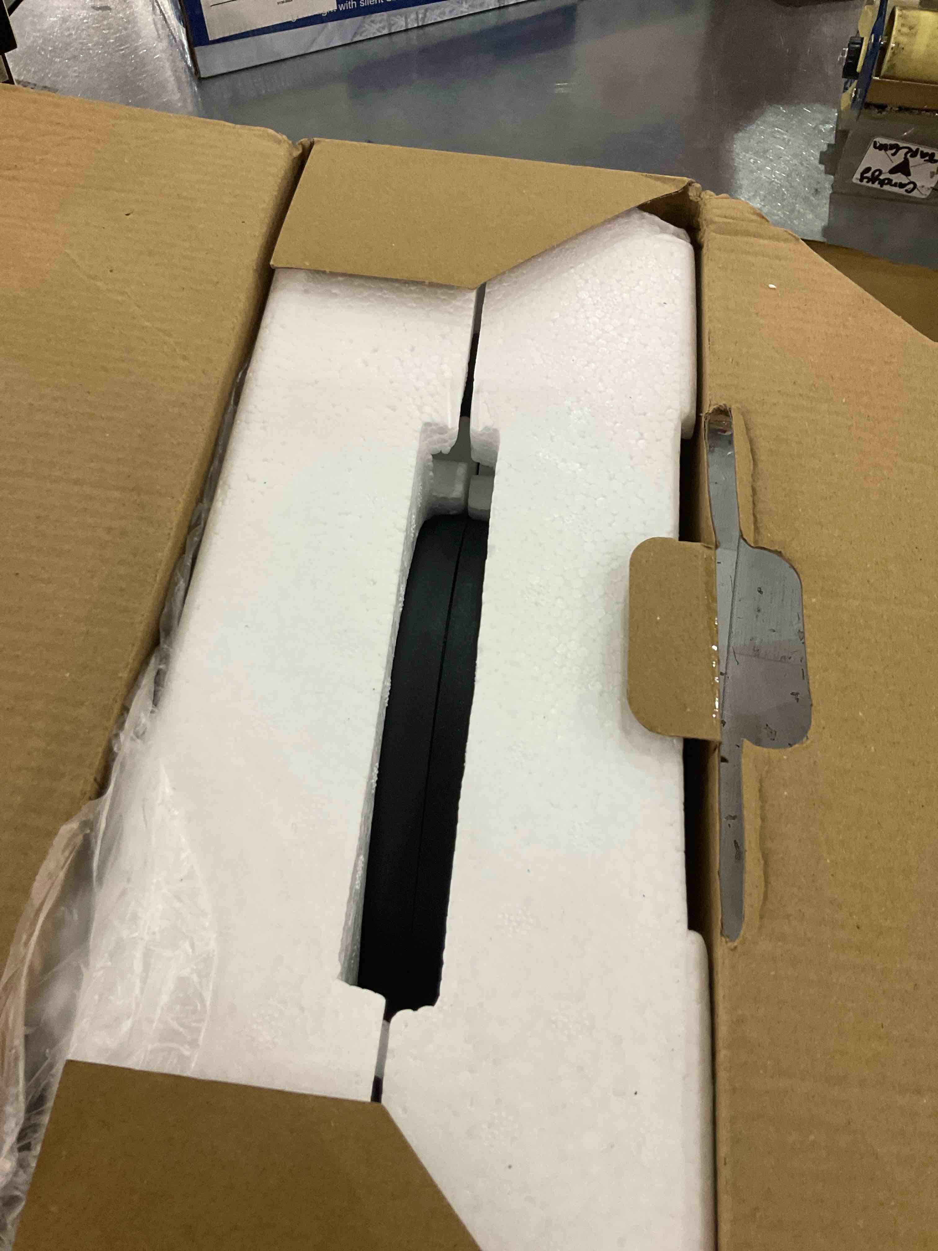 https://s3.amazonaws.com/lotting-images-prod/BargainHunt/EXS01675608_1713785860434.jpeg