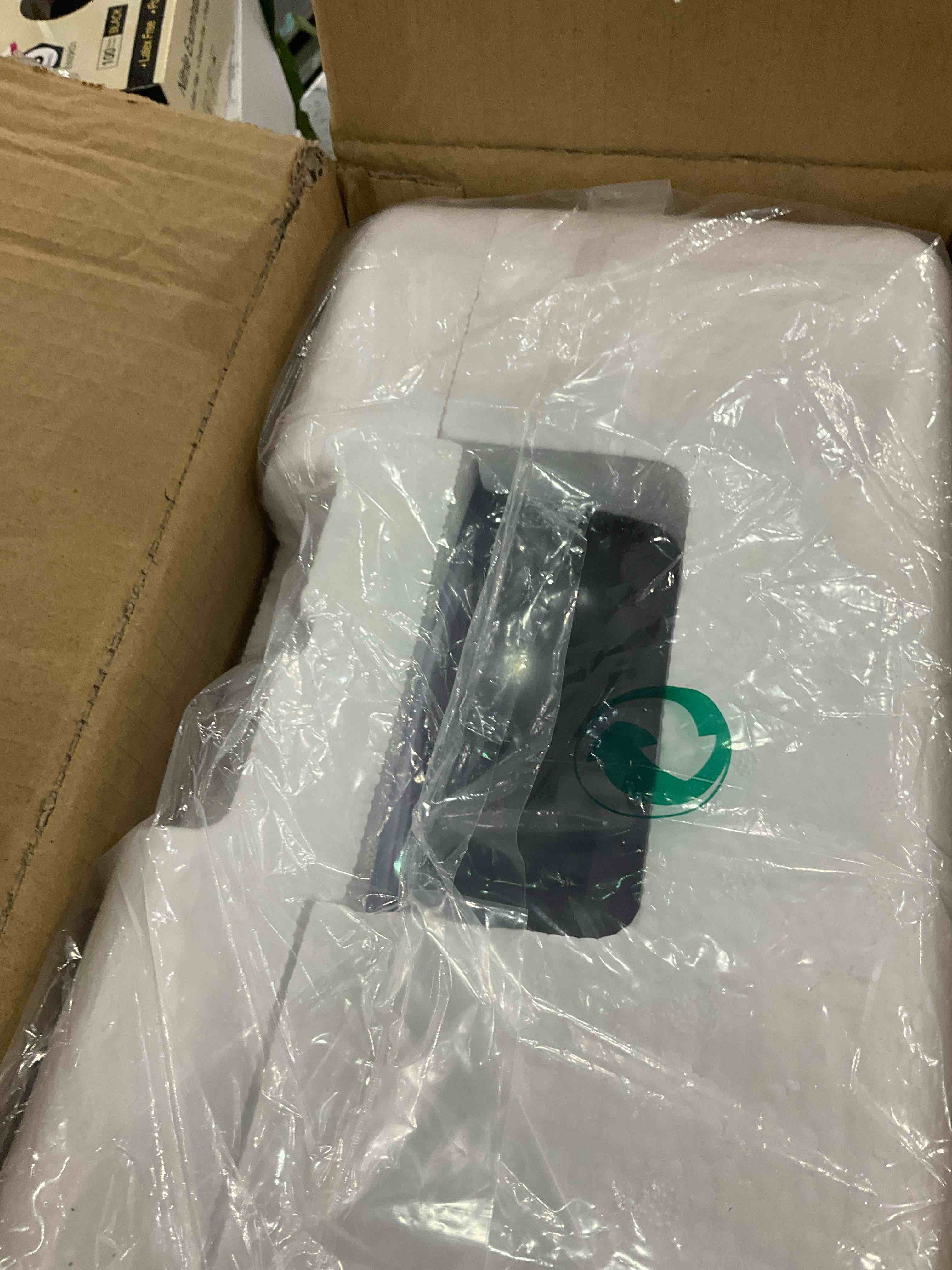 https://s3.amazonaws.com/lotting-images-prod/BargainHunt/EXS01675943_1713959005239.jpeg
