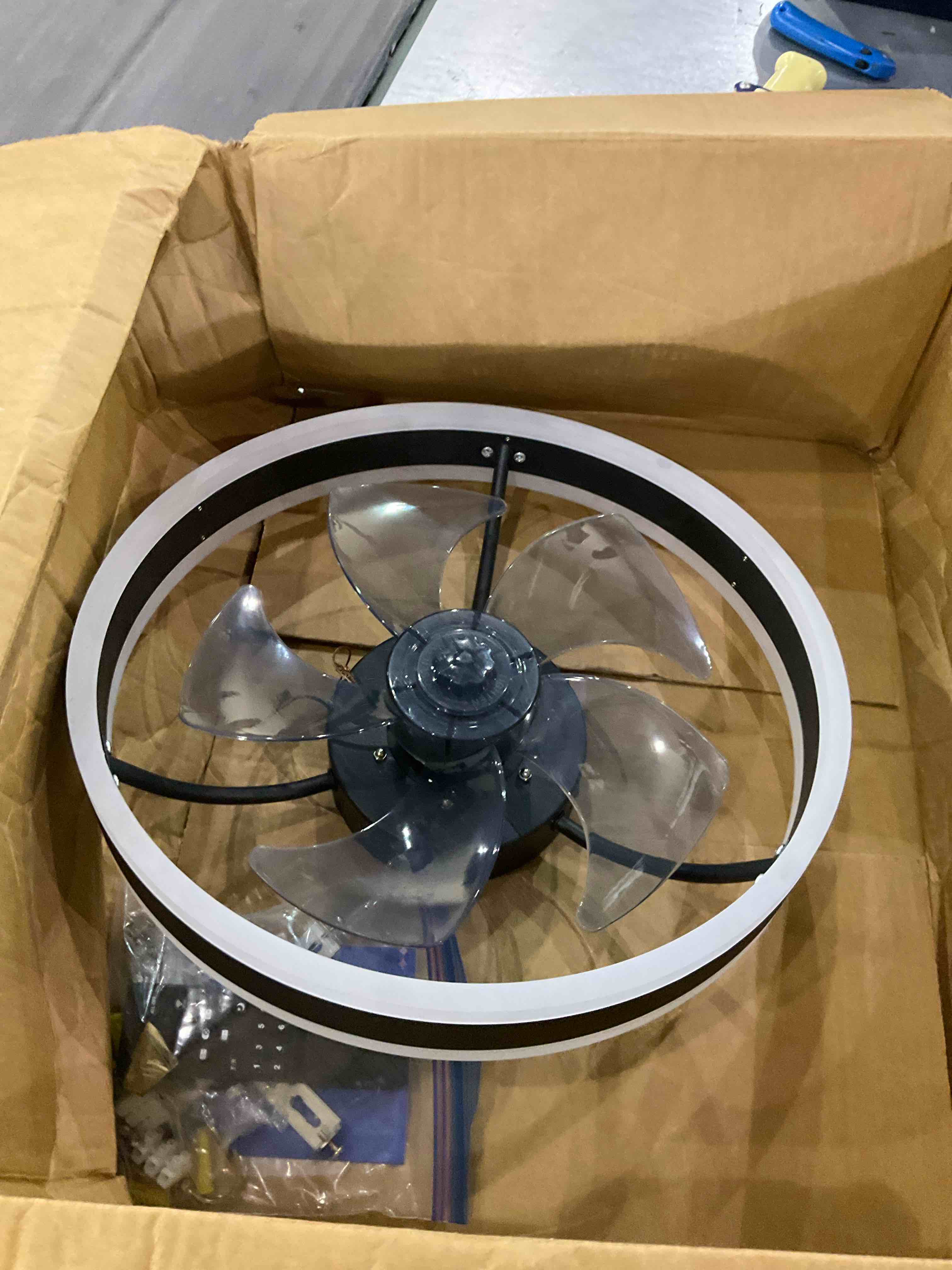 https://s3.amazonaws.com/lotting-images-prod/BargainHunt/EXS01676046_1713958397548.jpeg