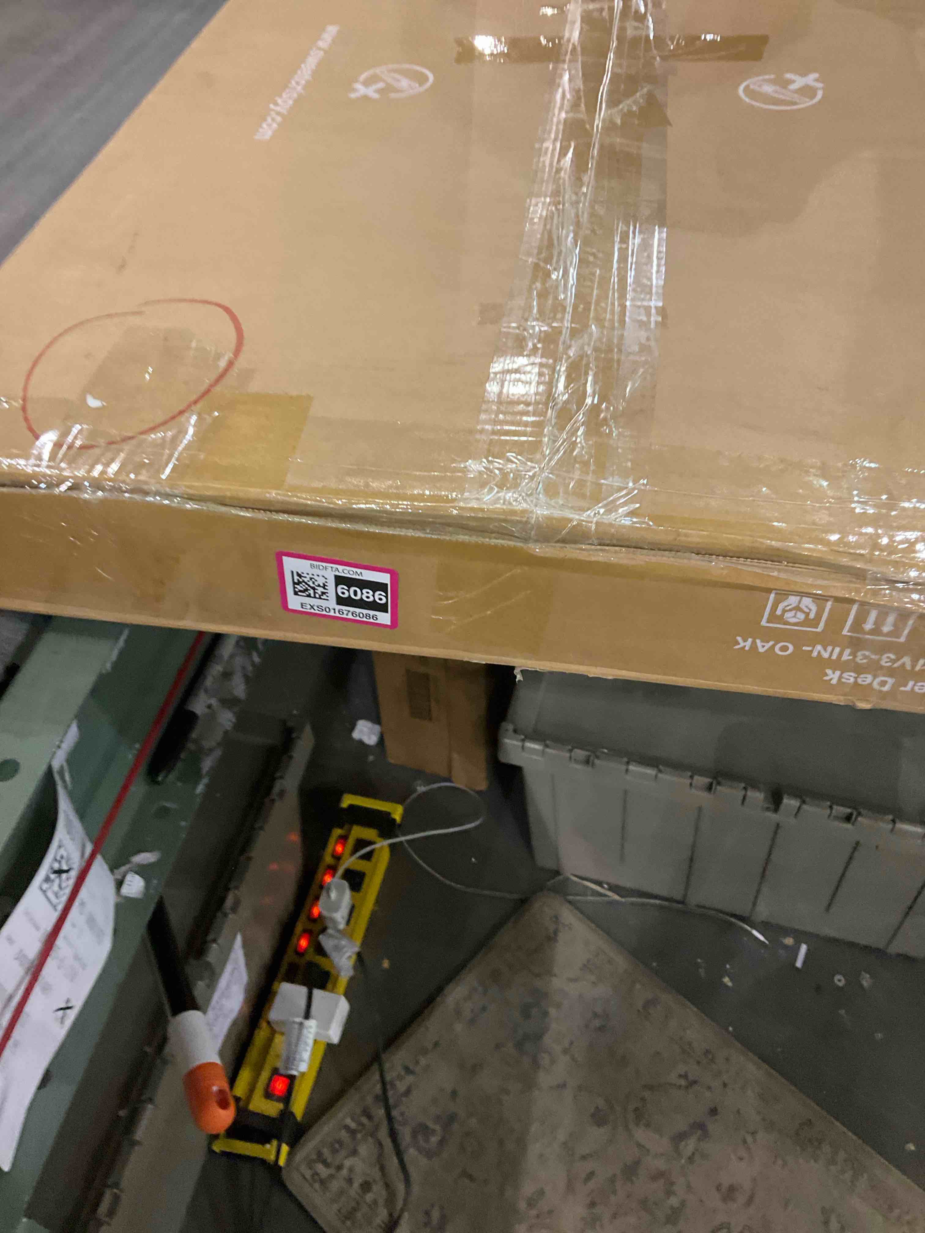 https://s3.amazonaws.com/lotting-images-prod/BargainHunt/EXS01676086_1714046613678.jpeg