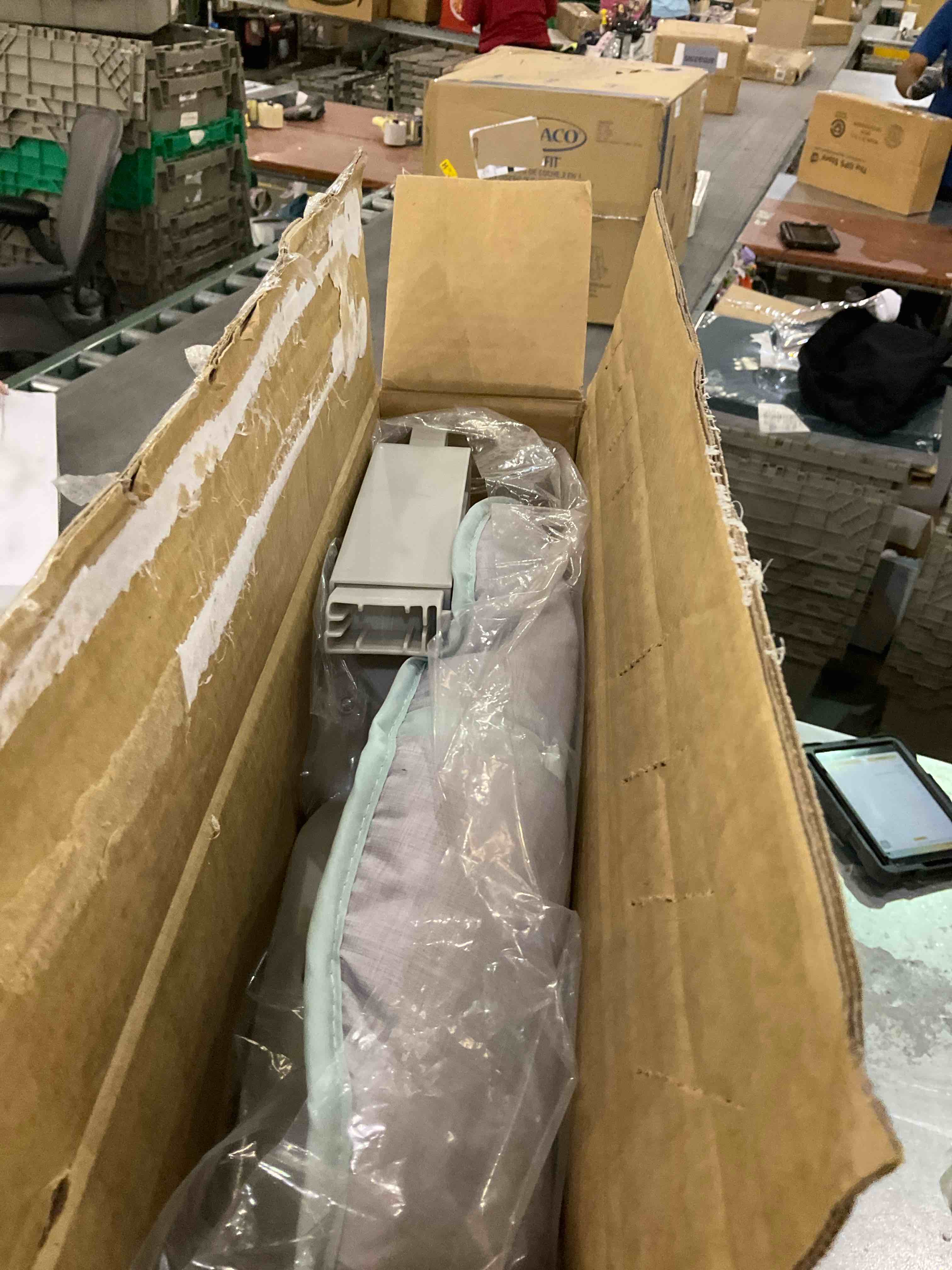 https://s3.amazonaws.com/lotting-images-prod/BargainHunt/EXS01676090_1714048008834.jpeg