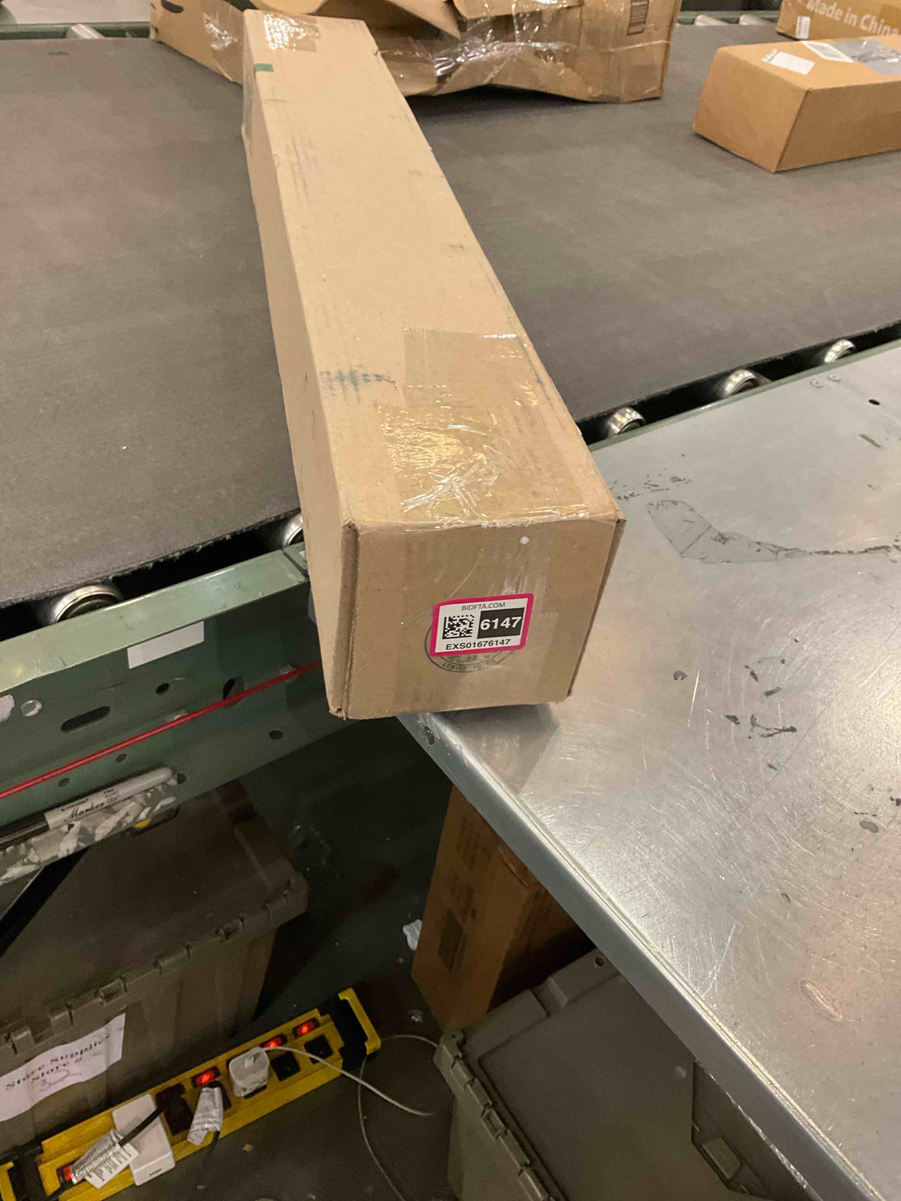https://s3.amazonaws.com/lotting-images-prod/BargainHunt/EXS01676147_1714057842652.jpeg