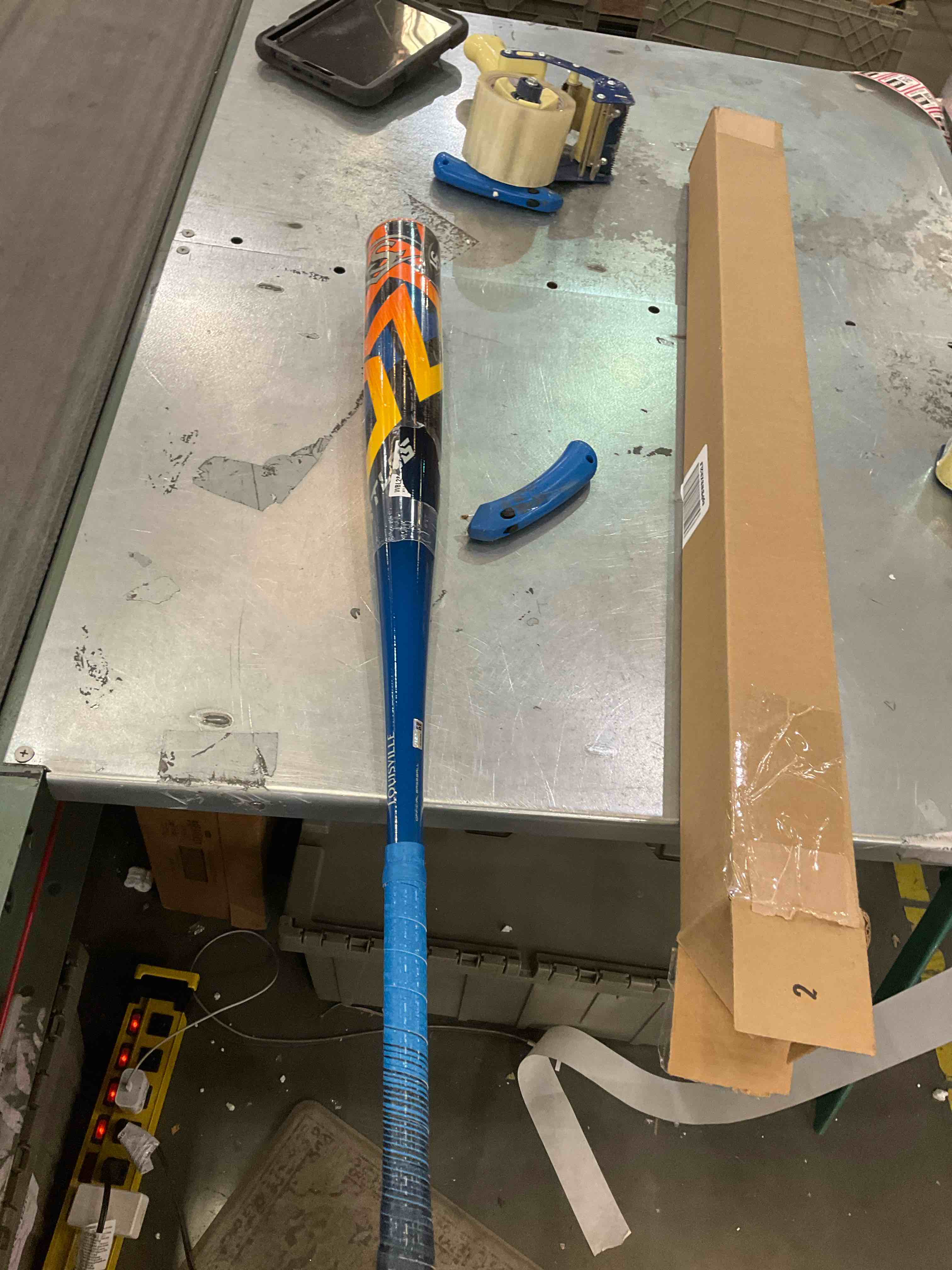 https://s3.amazonaws.com/lotting-images-prod/BargainHunt/EXS01676159_1714059562745.jpeg