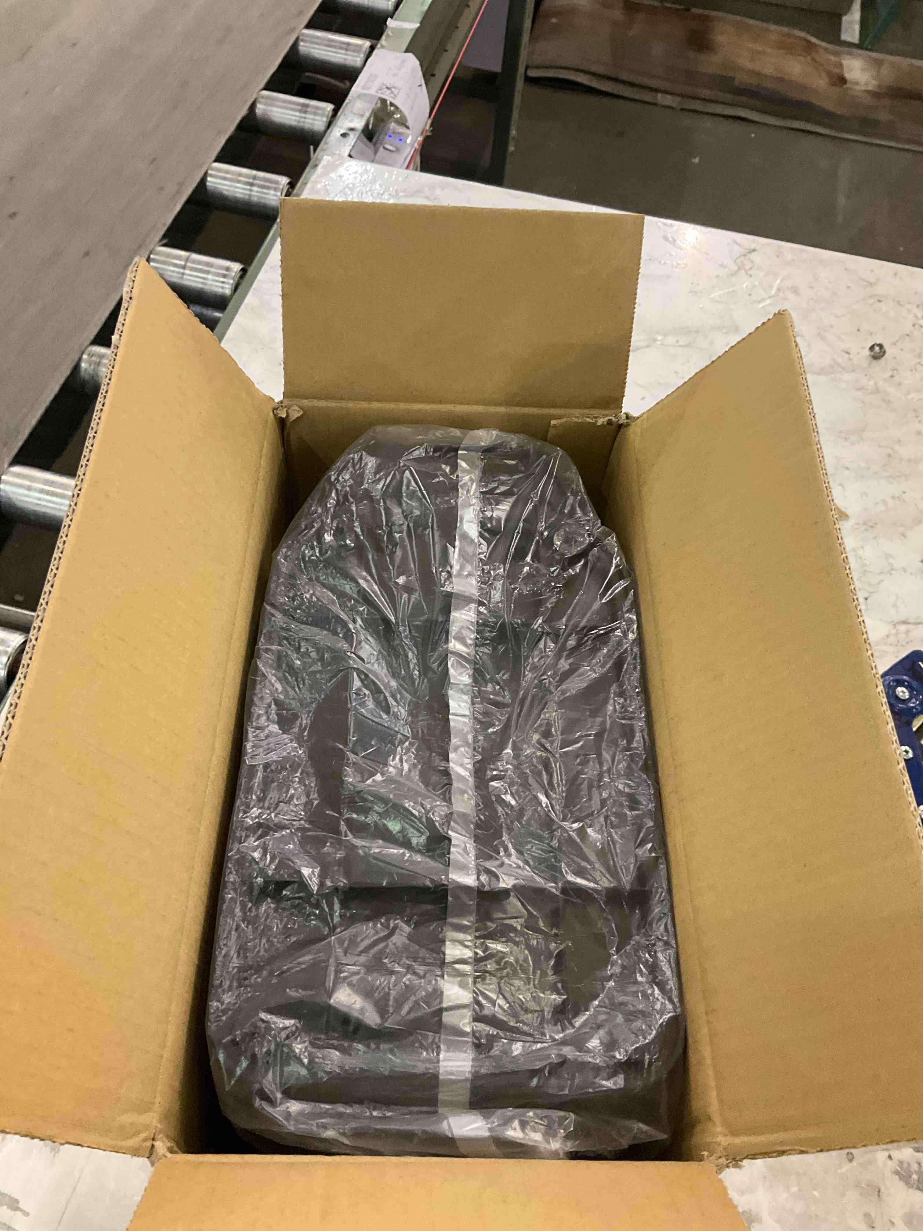 https://s3.amazonaws.com/lotting-images-prod/BargainHunt/EXS01676229_1714392311737.jpeg