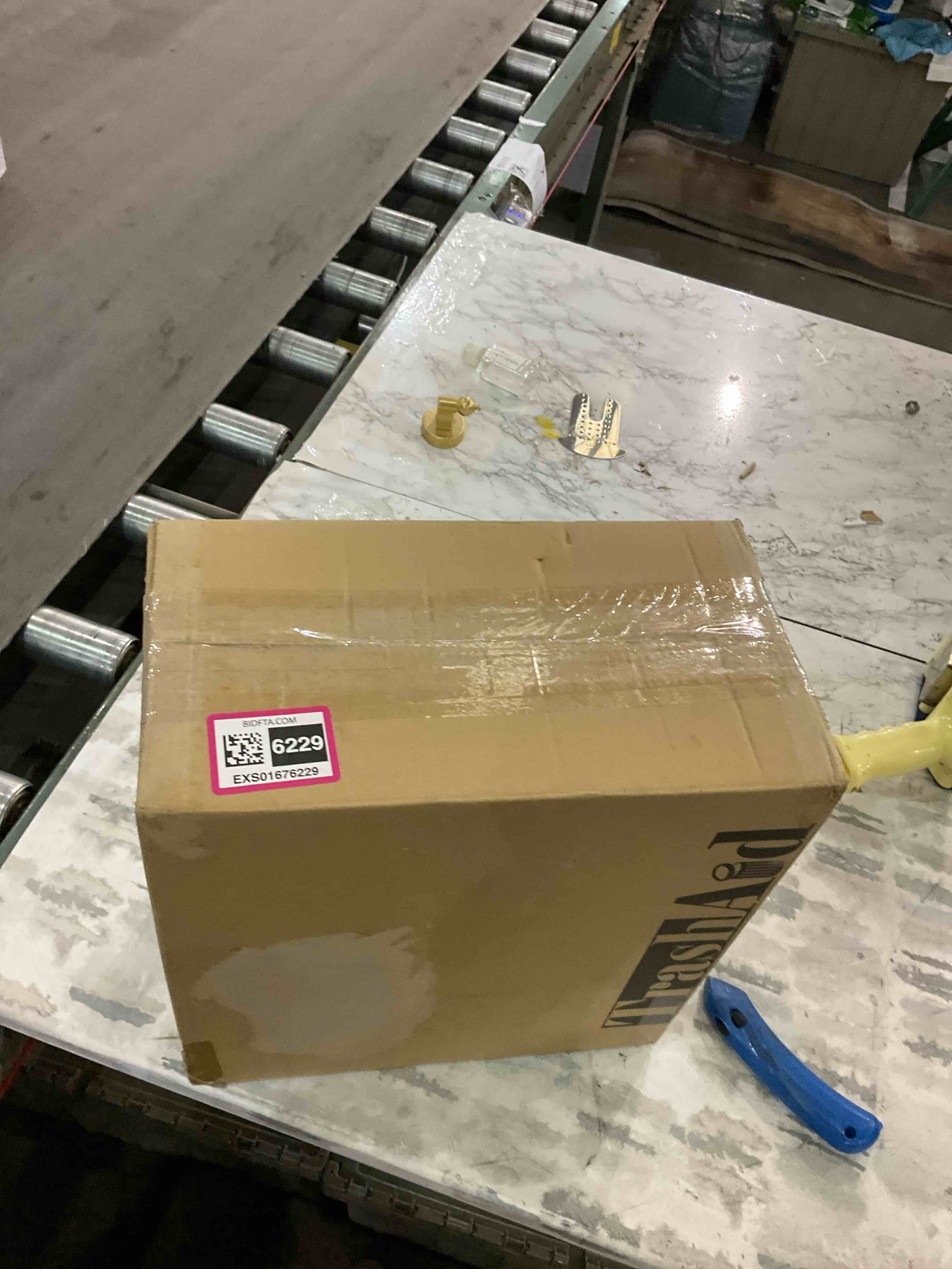 https://s3.amazonaws.com/lotting-images-prod/BargainHunt/EXS01676229_1714392332141.jpeg