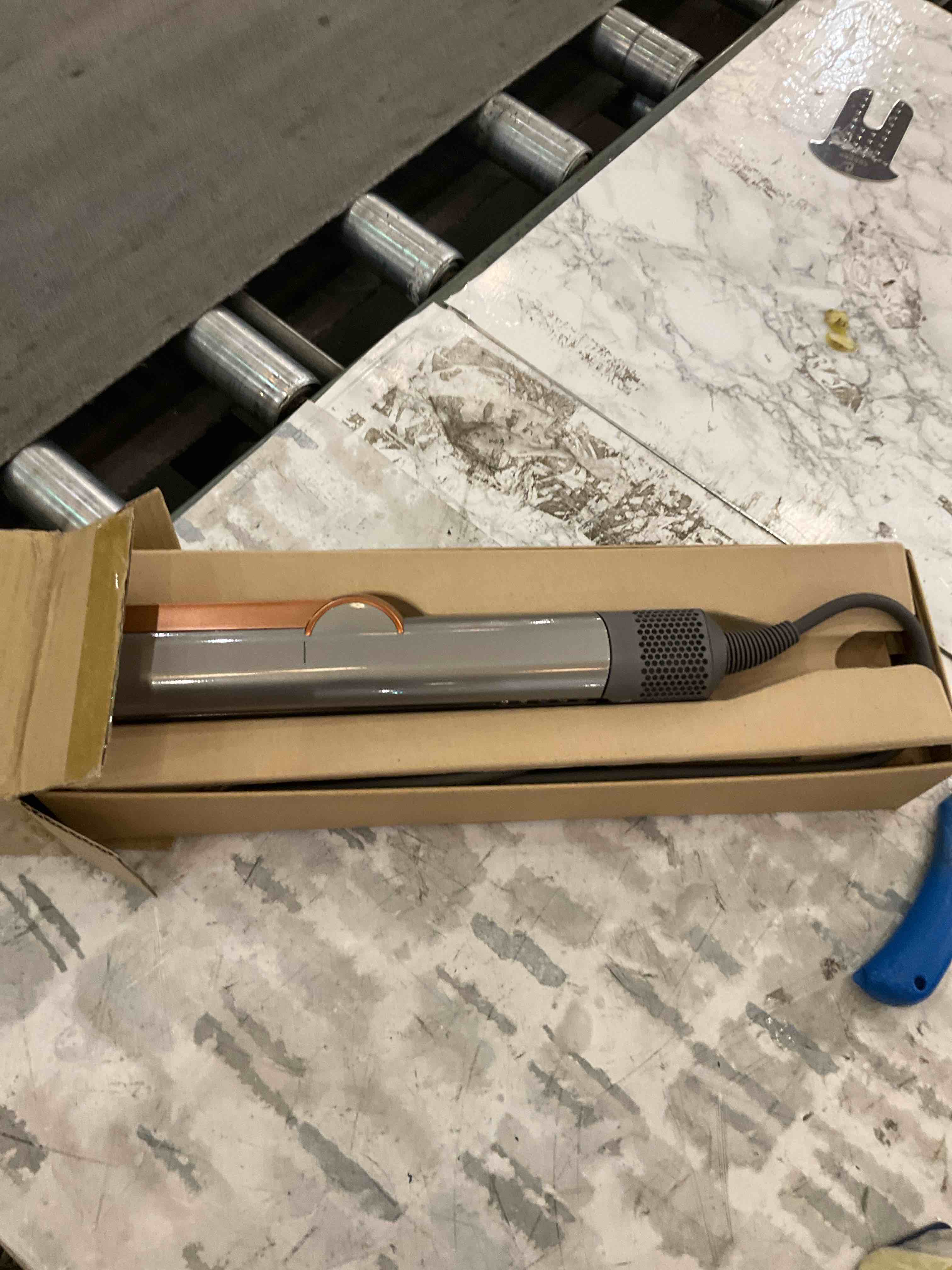 https://s3.amazonaws.com/lotting-images-prod/BargainHunt/EXS01676436_1714665410201.jpeg