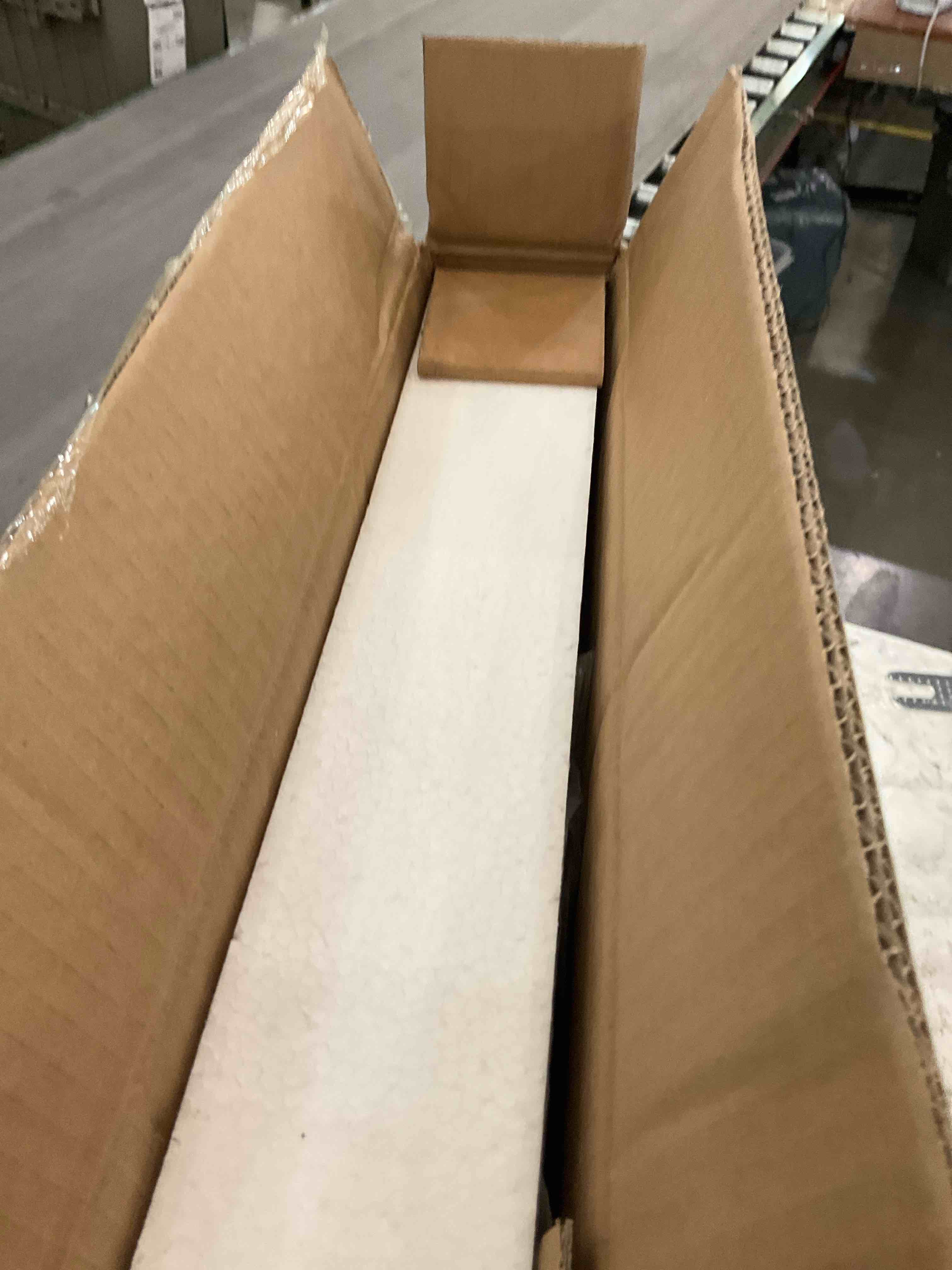 https://s3.amazonaws.com/lotting-images-prod/BargainHunt/EXS01676481_1714675019831.jpeg