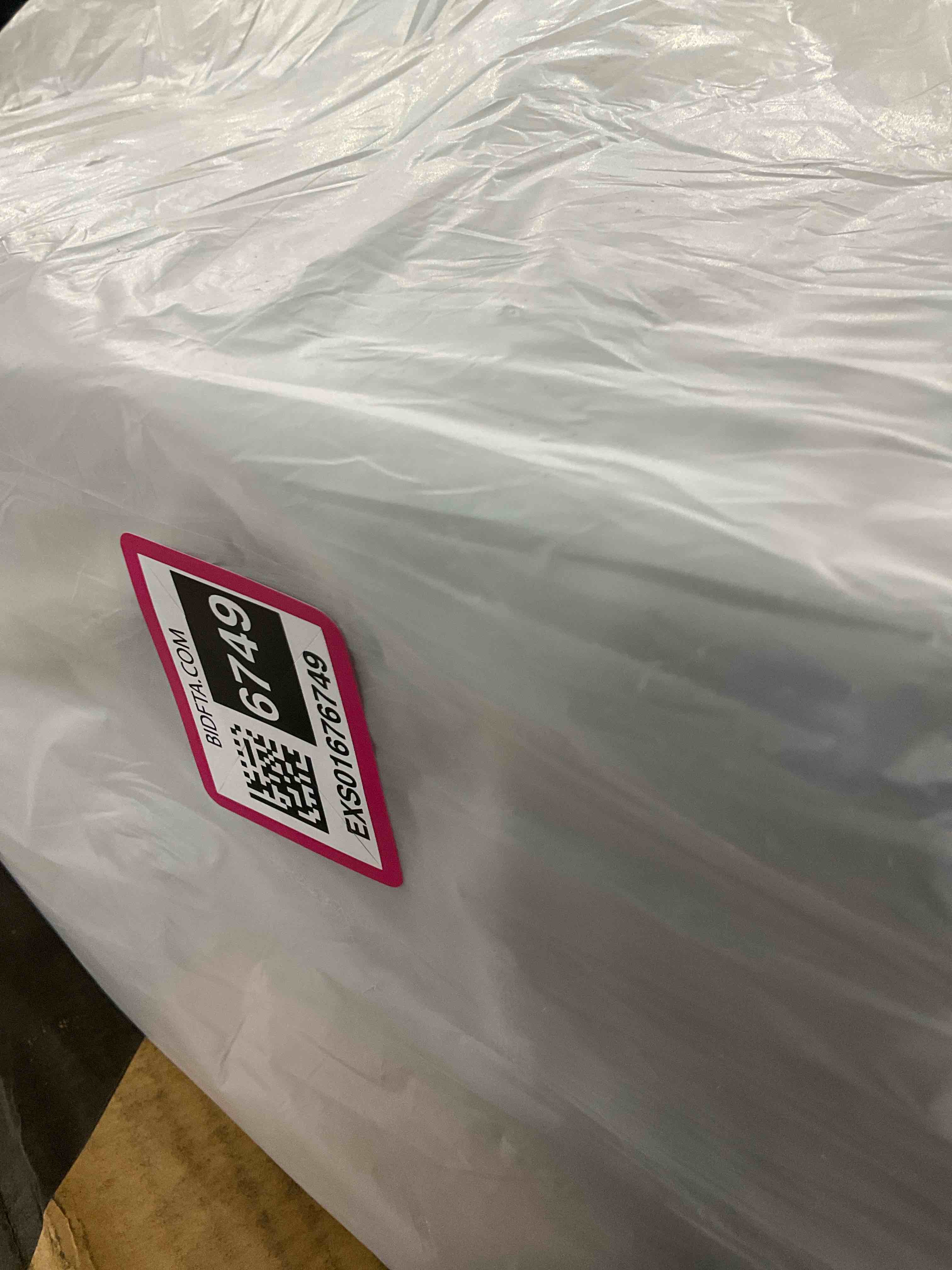 https://s3.amazonaws.com/lotting-images-prod/BargainHunt/EXS01676749_1714070299435.jpeg