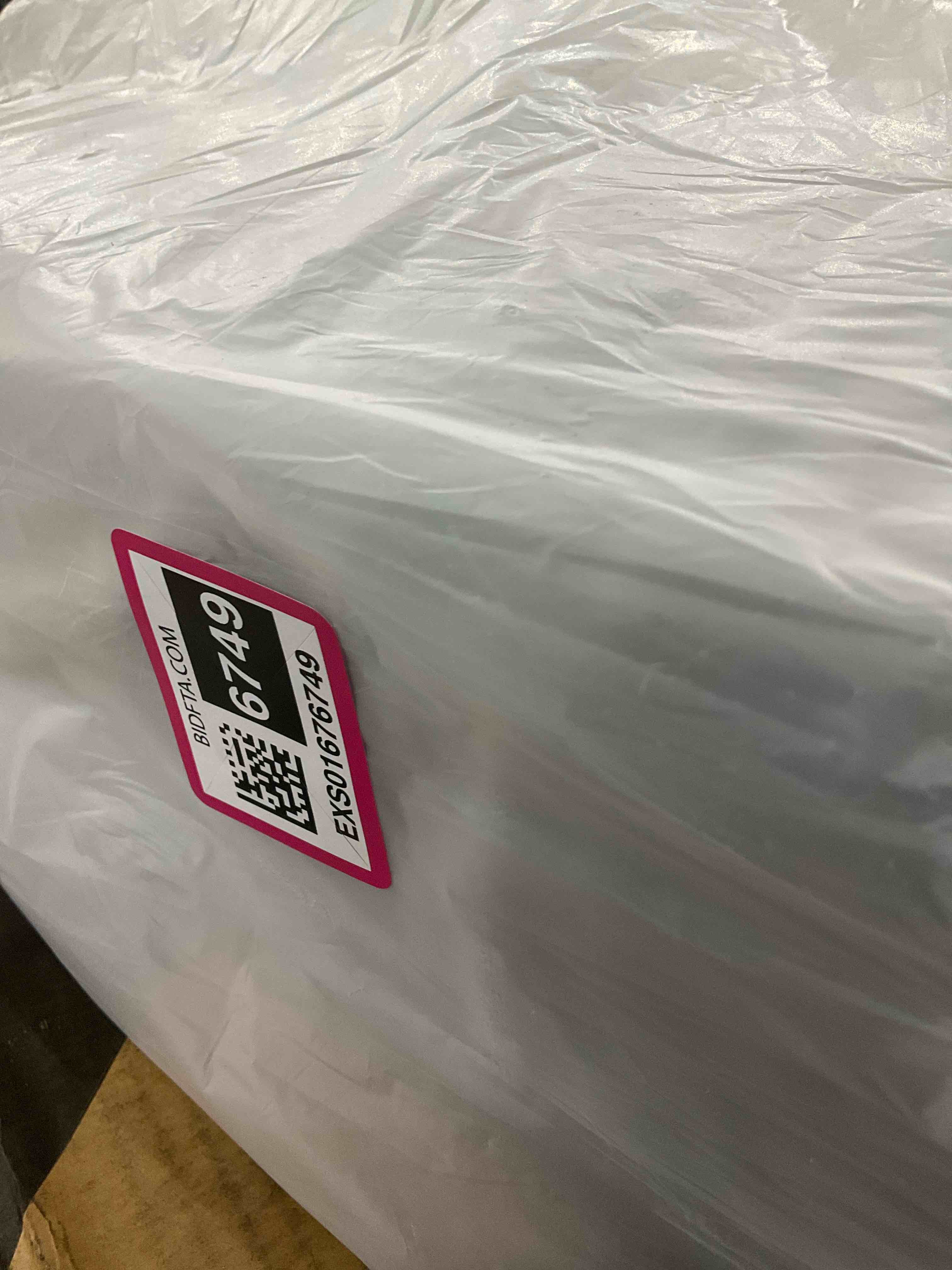 https://s3.amazonaws.com/lotting-images-prod/BargainHunt/EXS01676749_1714070300501.jpeg