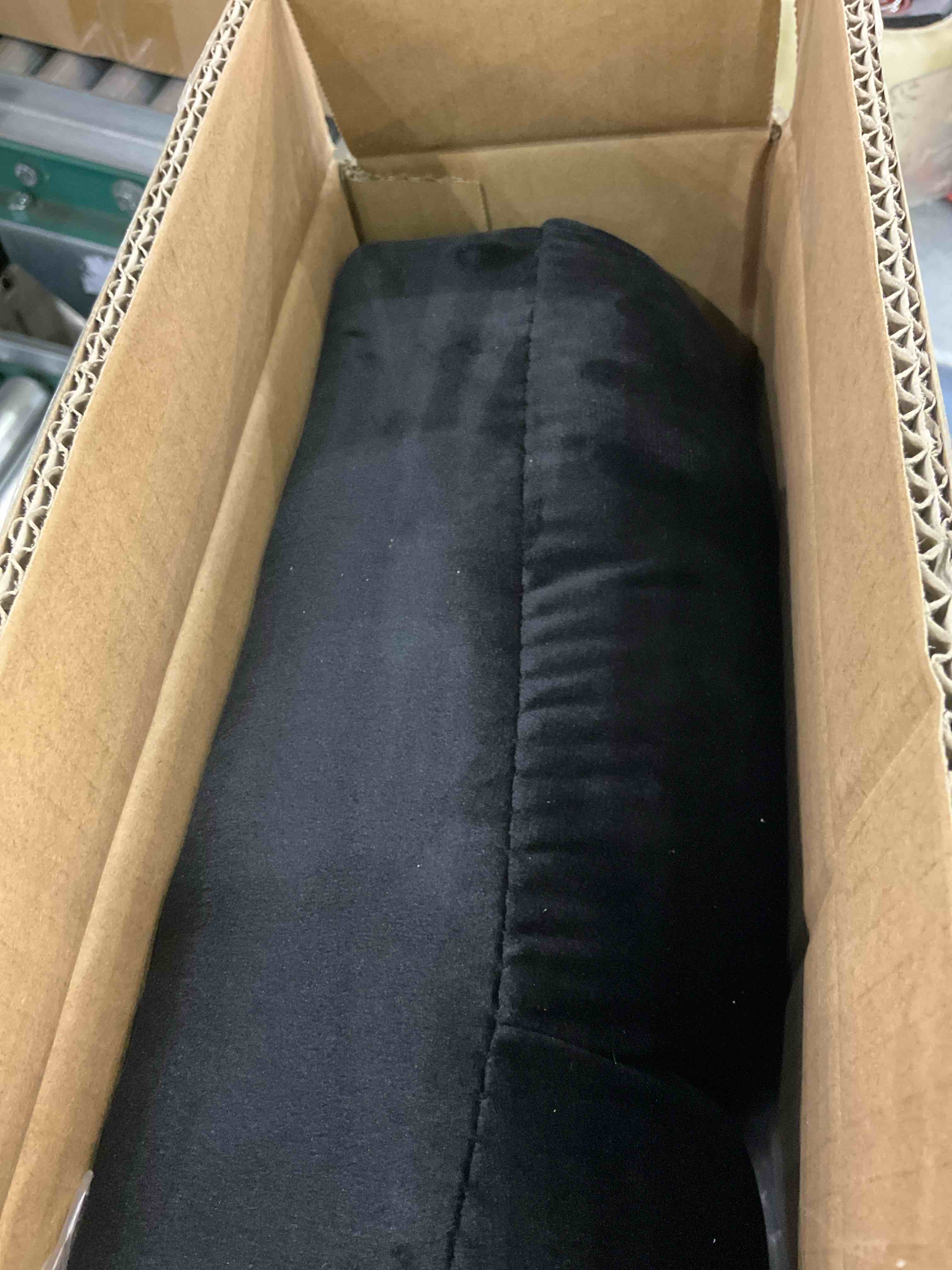 https://s3.amazonaws.com/lotting-images-prod/BargainHunt/EXS01677089_1714045034411.jpeg