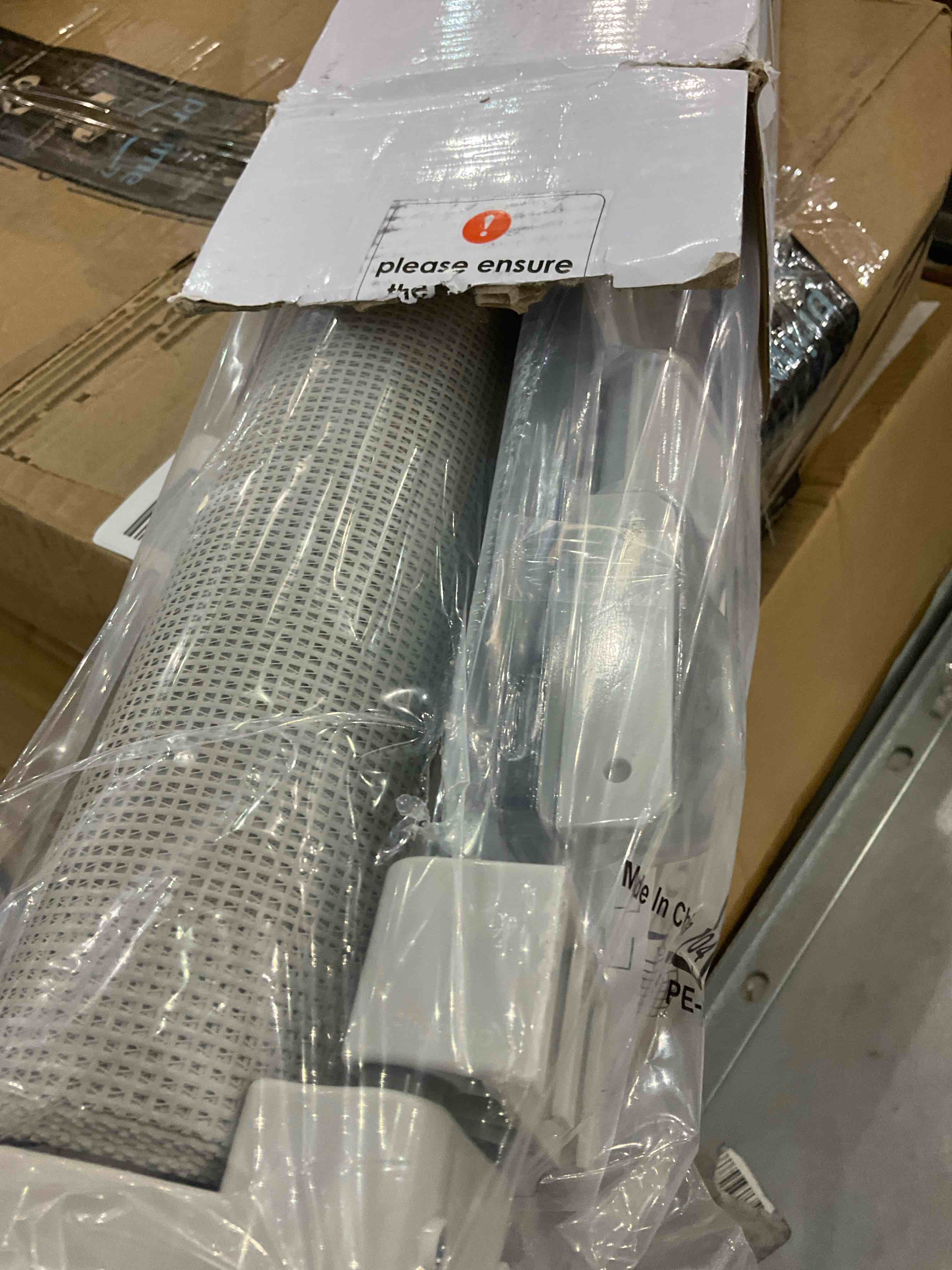 https://s3.amazonaws.com/lotting-images-prod/BargainHunt/EXS01677107_1714047214708.jpeg