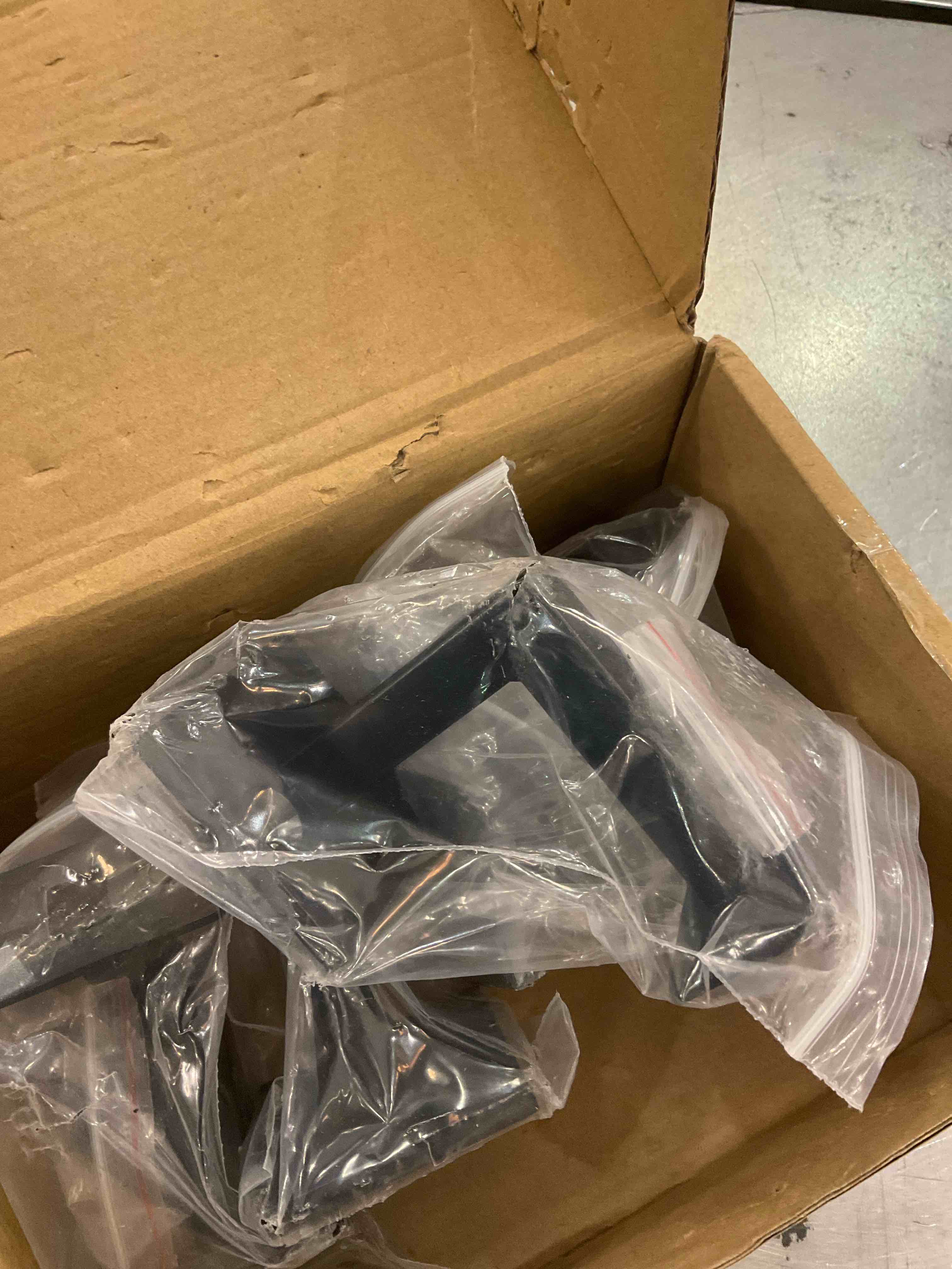 https://s3.amazonaws.com/lotting-images-prod/BargainHunt/EXS01677327_1714411163398.jpeg