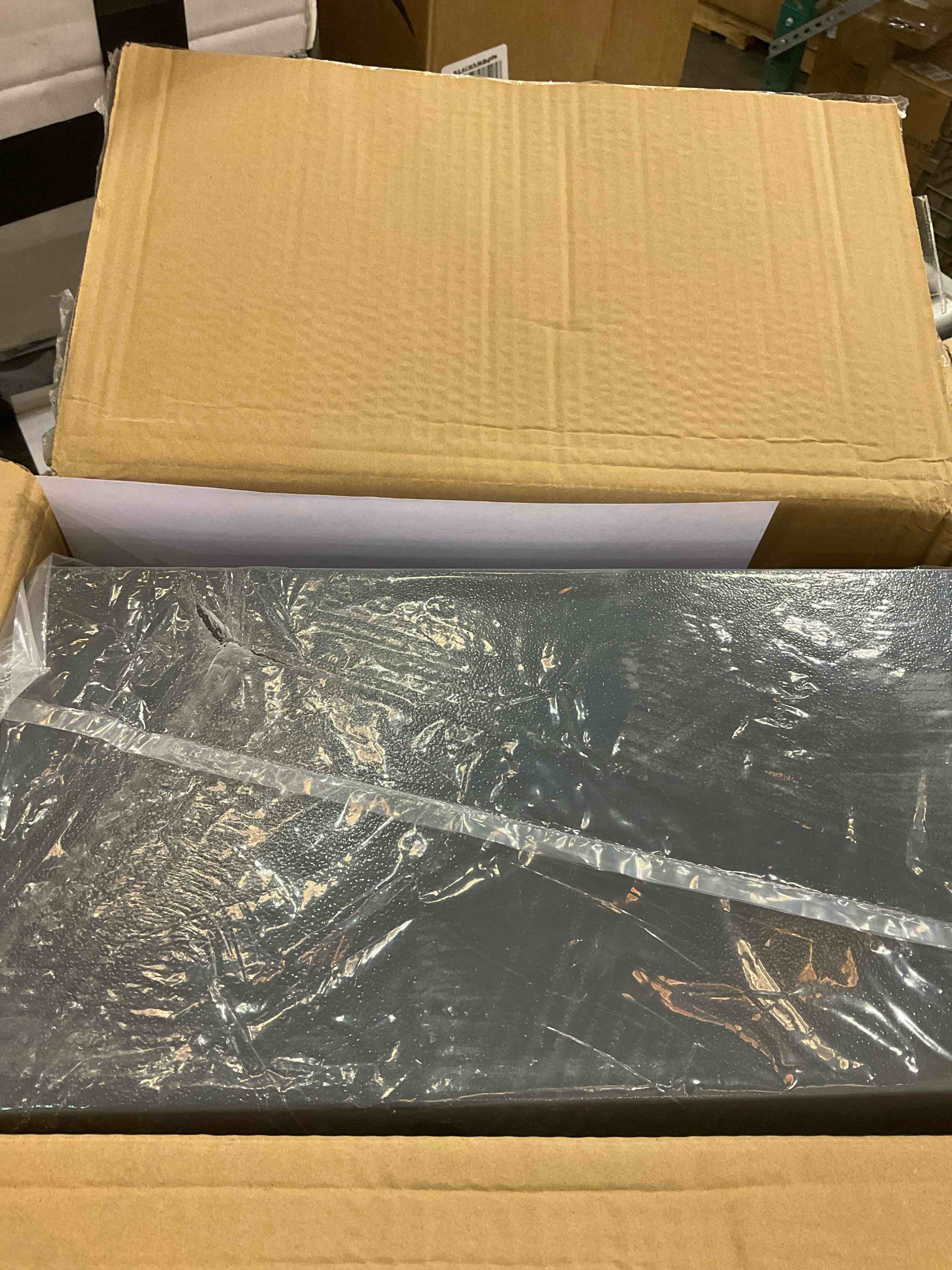 https://s3.amazonaws.com/lotting-images-prod/BargainHunt/EXS01677463_1714488129123.jpeg