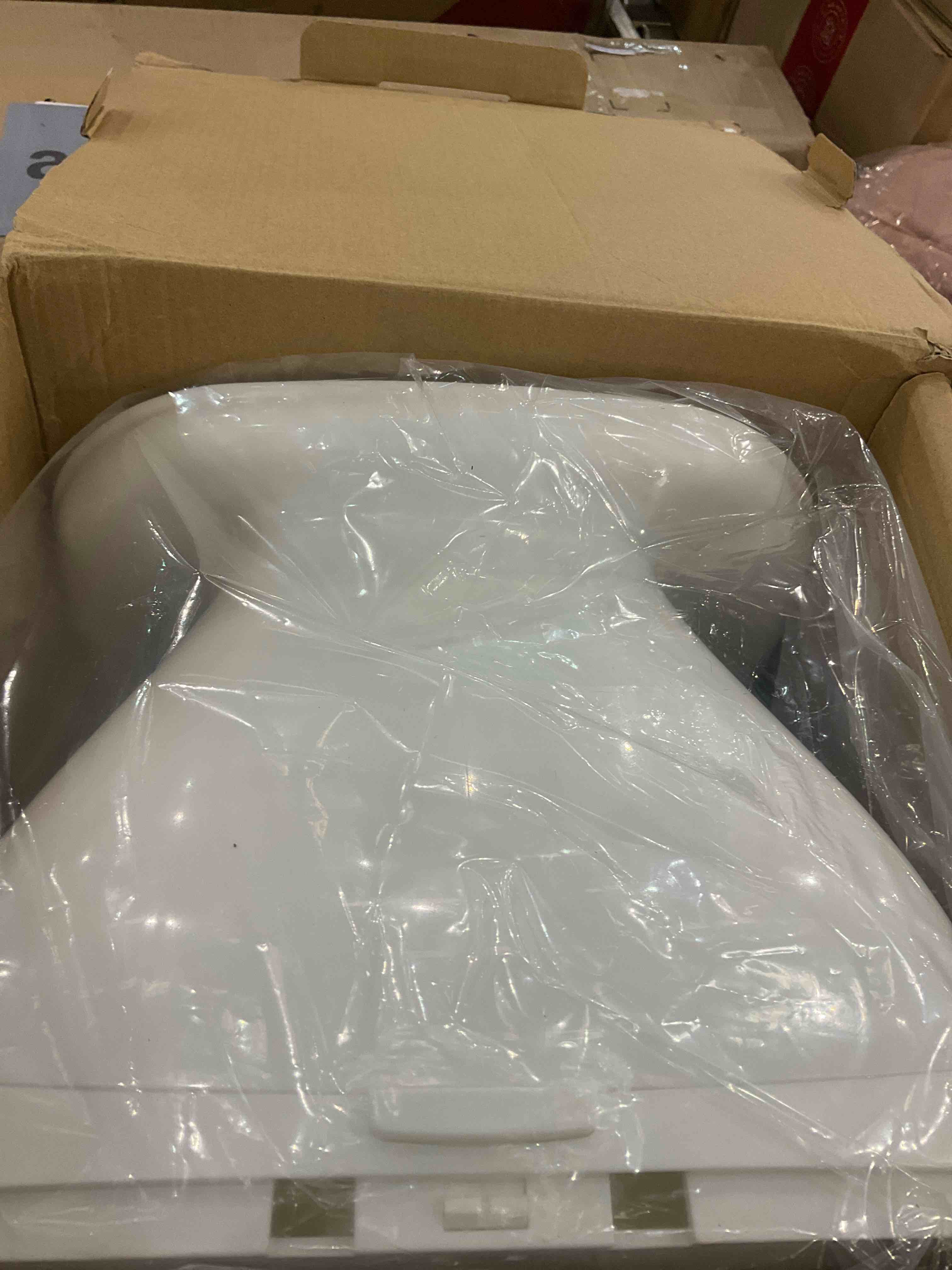 https://s3.amazonaws.com/lotting-images-prod/BargainHunt/EXS01677486_1714490121434.jpeg