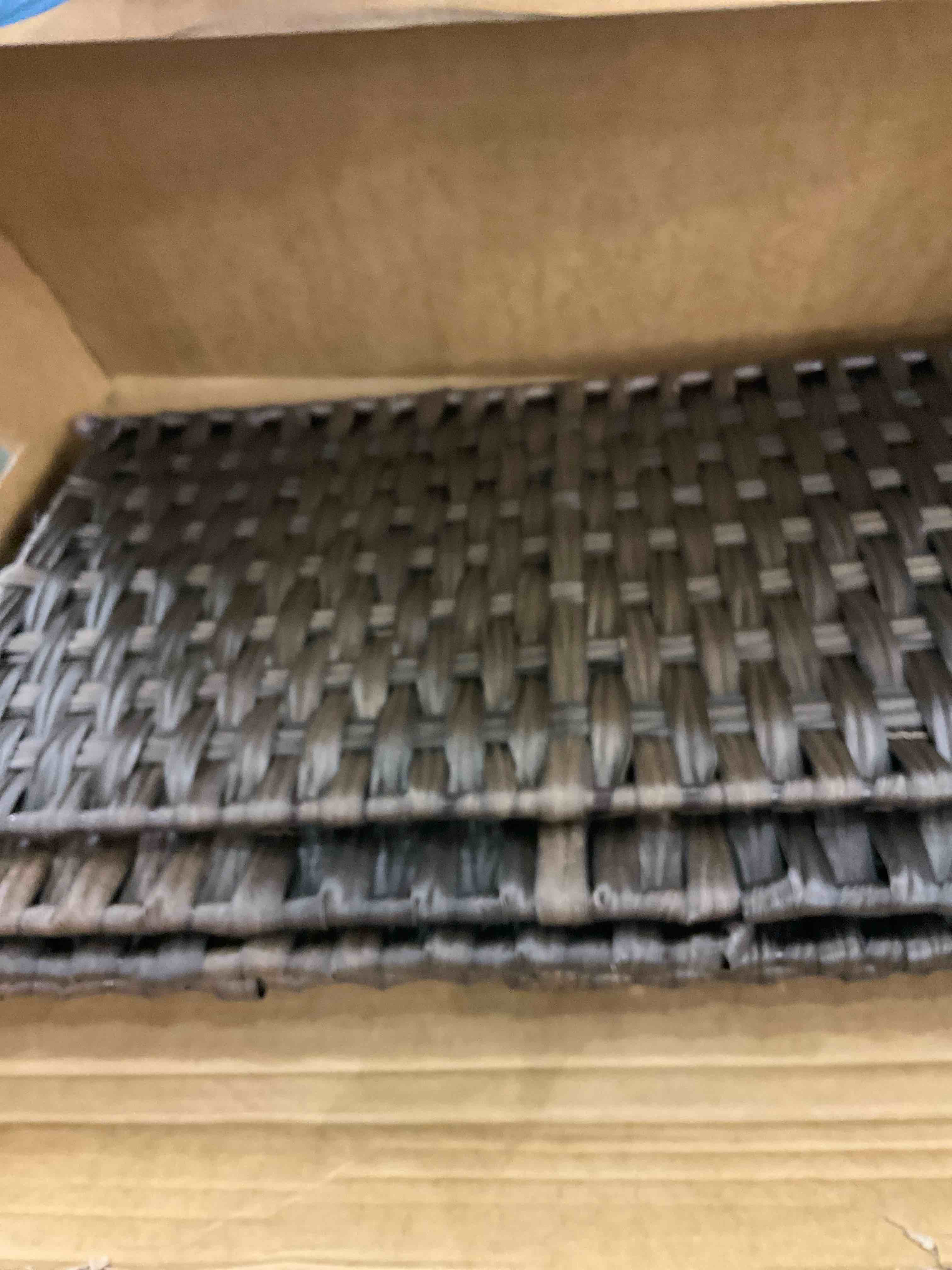 https://s3.amazonaws.com/lotting-images-prod/BargainHunt/EXS01677490_1714491090271.jpeg