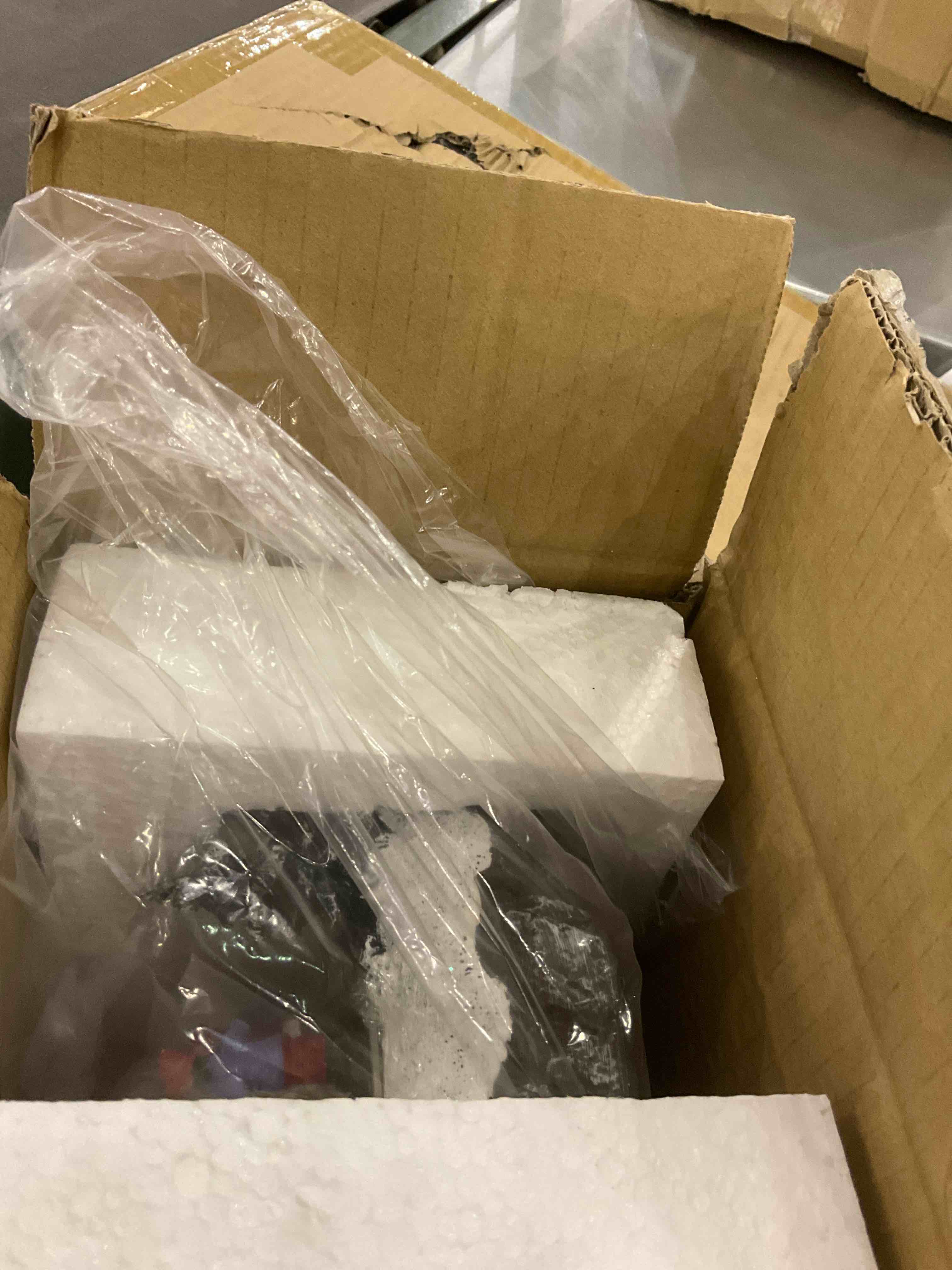 https://s3.amazonaws.com/lotting-images-prod/BargainHunt/EXS01677511_1714047337432.jpeg