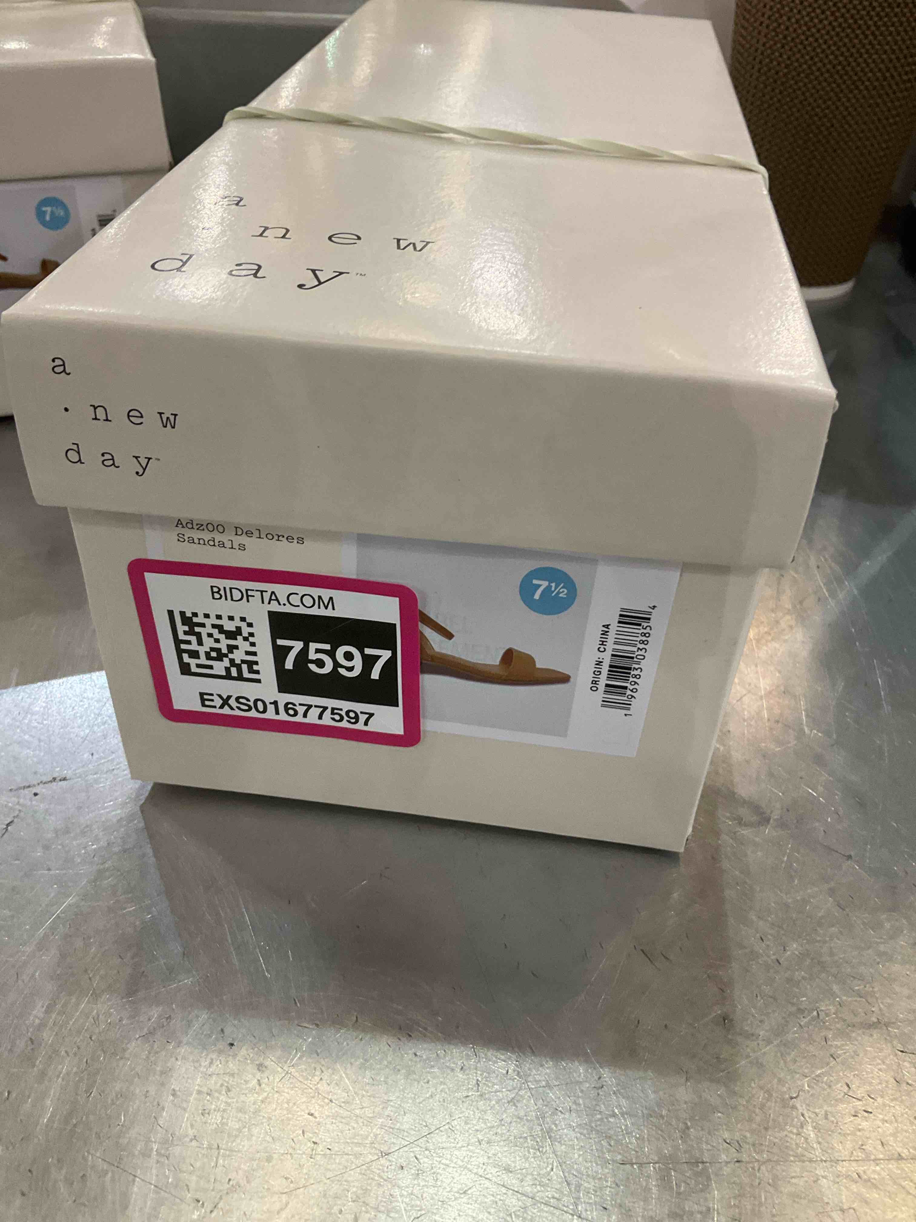 https://s3.amazonaws.com/lotting-images-prod/BargainHunt/EXS01677597_1714059461521.jpeg