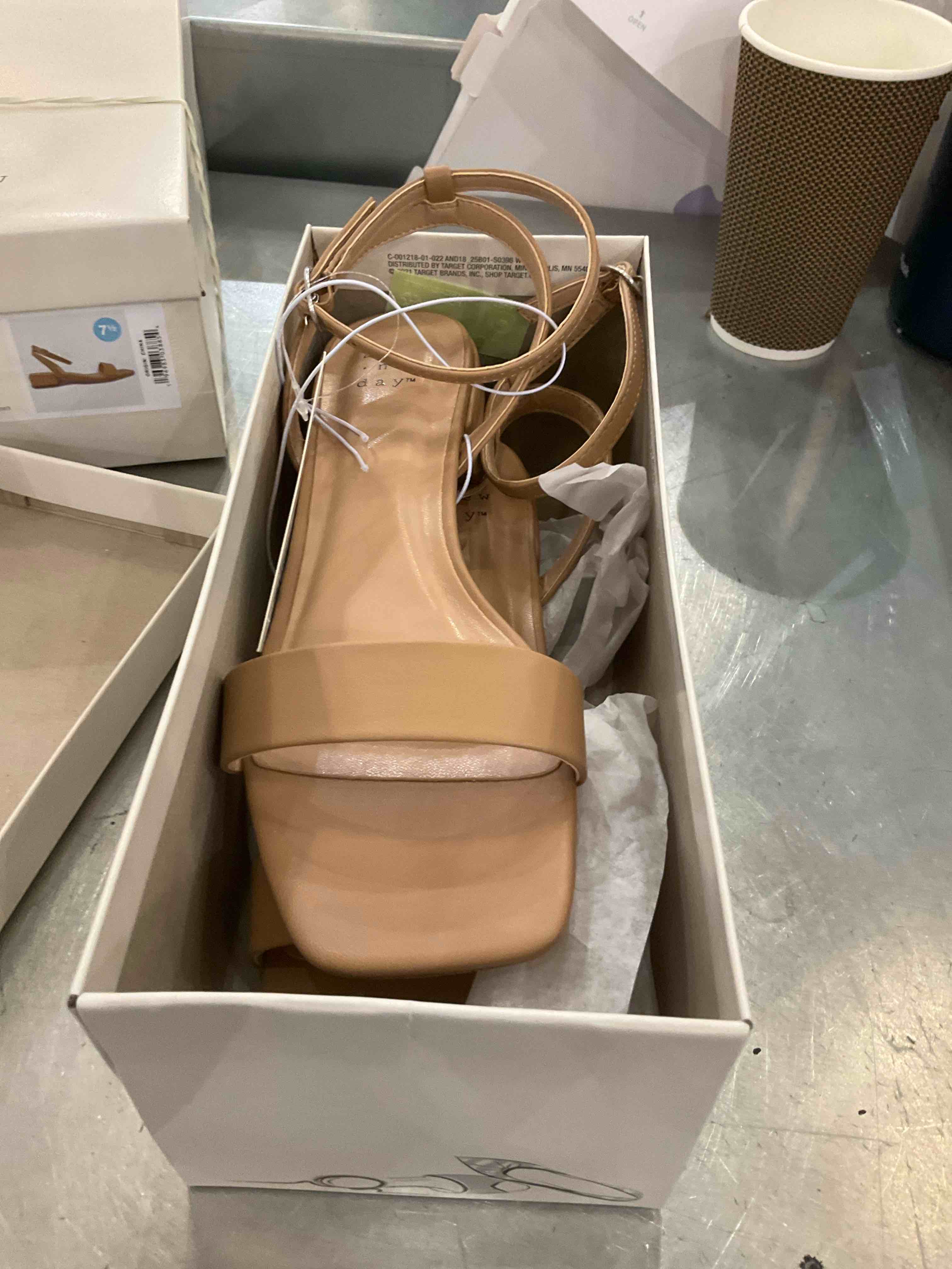 https://s3.amazonaws.com/lotting-images-prod/BargainHunt/EXS01677601_1714059398046.jpeg