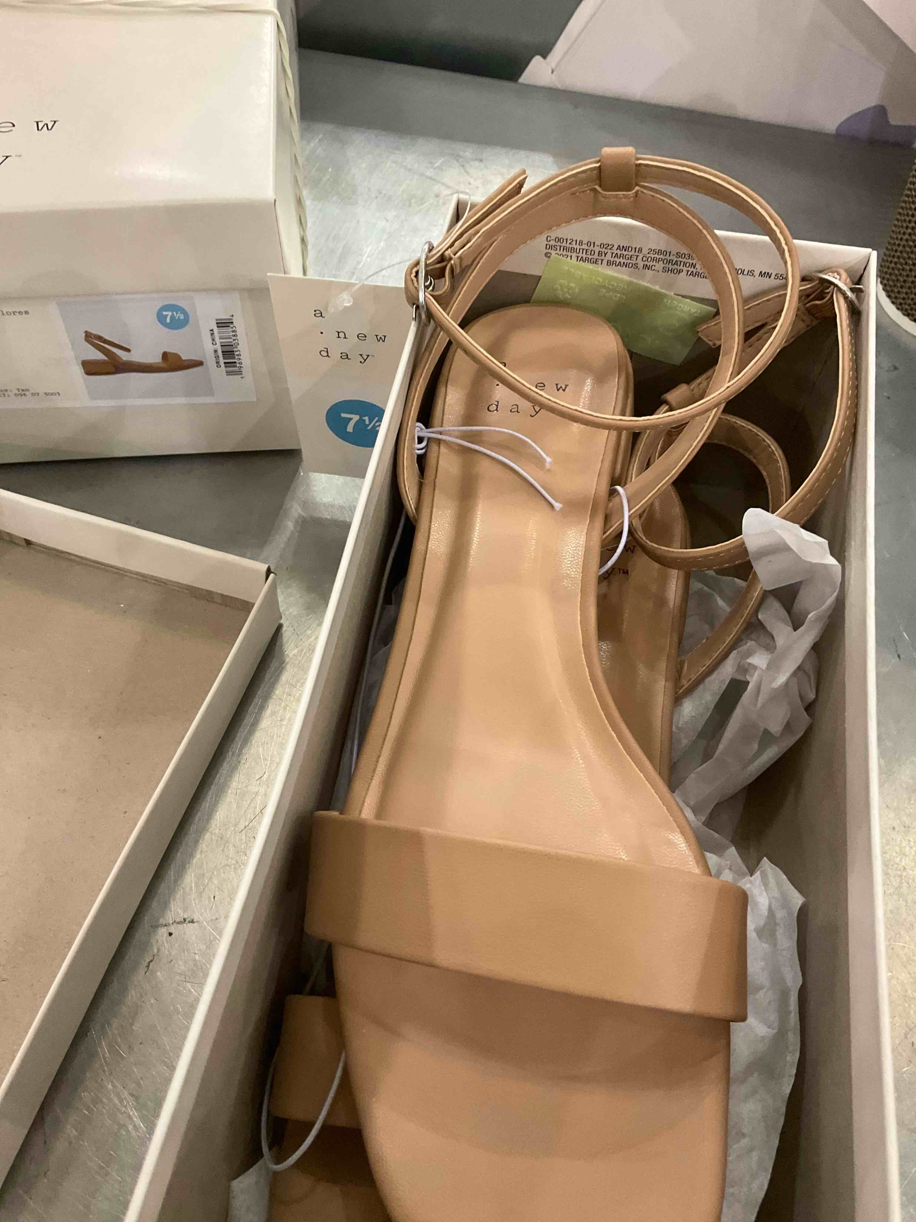 https://s3.amazonaws.com/lotting-images-prod/BargainHunt/EXS01677601_1714059413490.jpeg